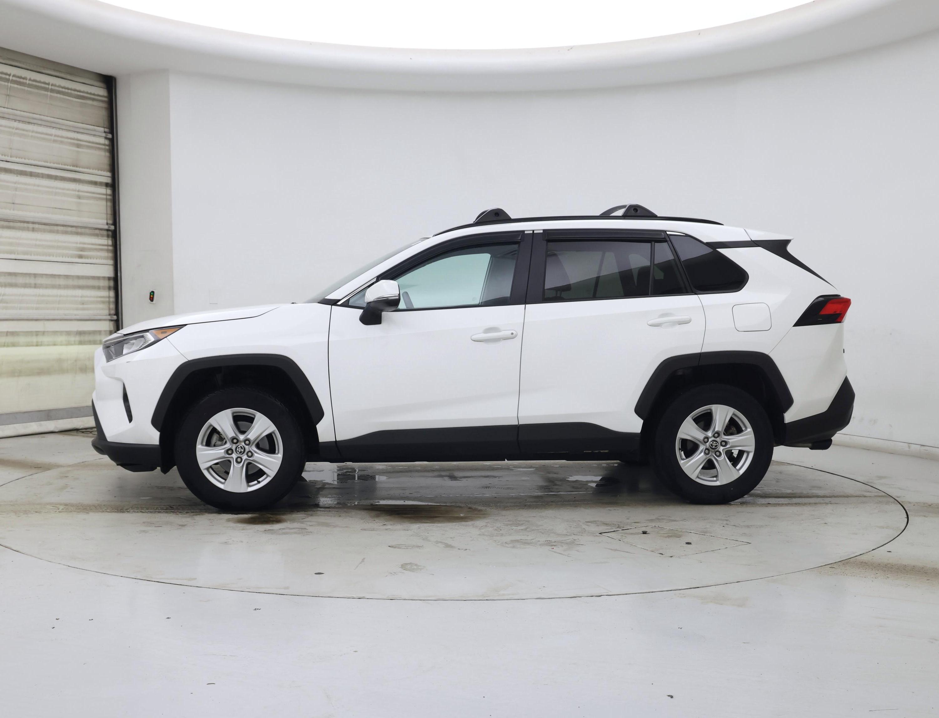 Thumbnail: 2021 Toyota RAV4 - 3