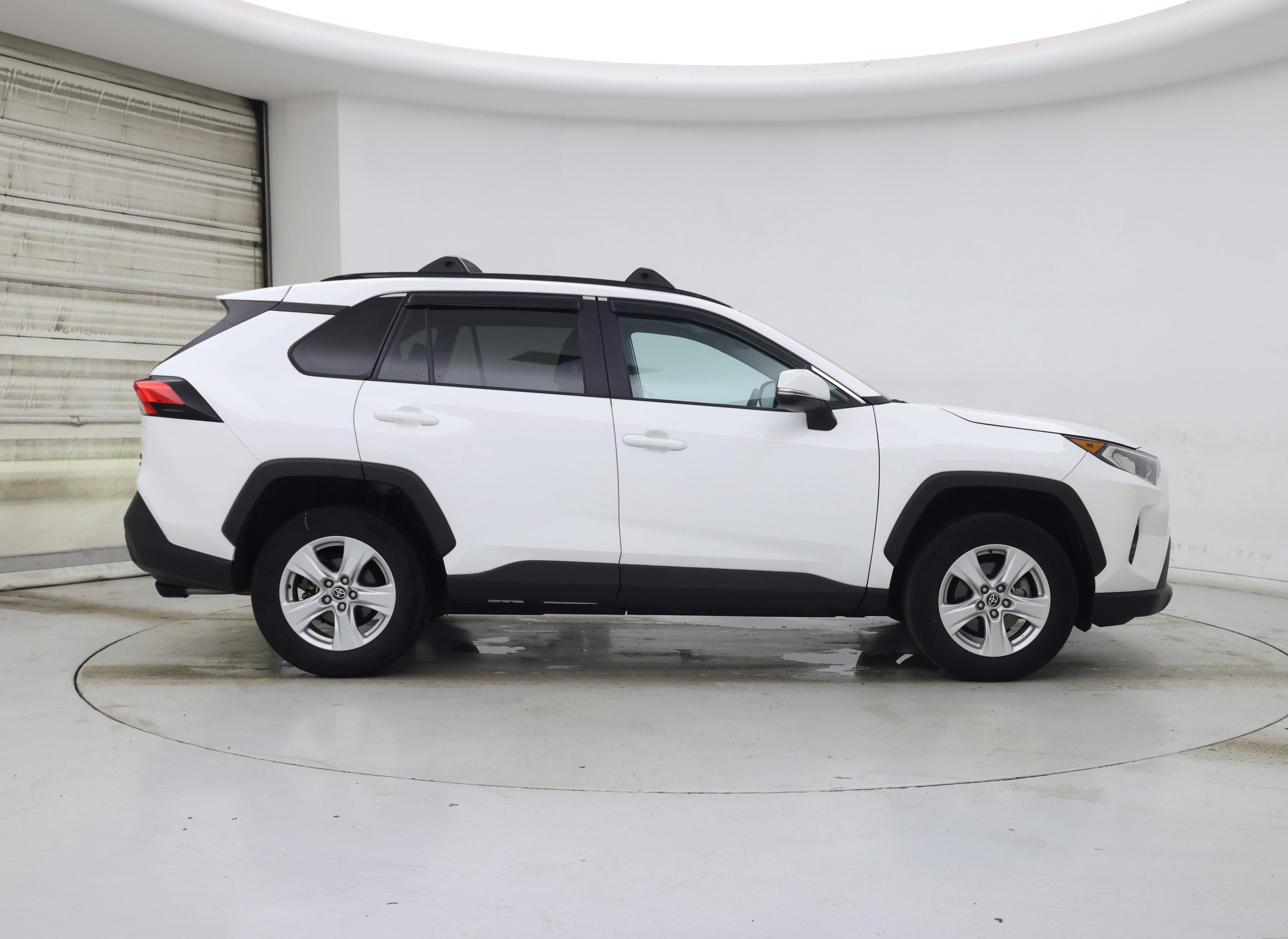 Thumbnail: 2021 Toyota RAV4 - 7