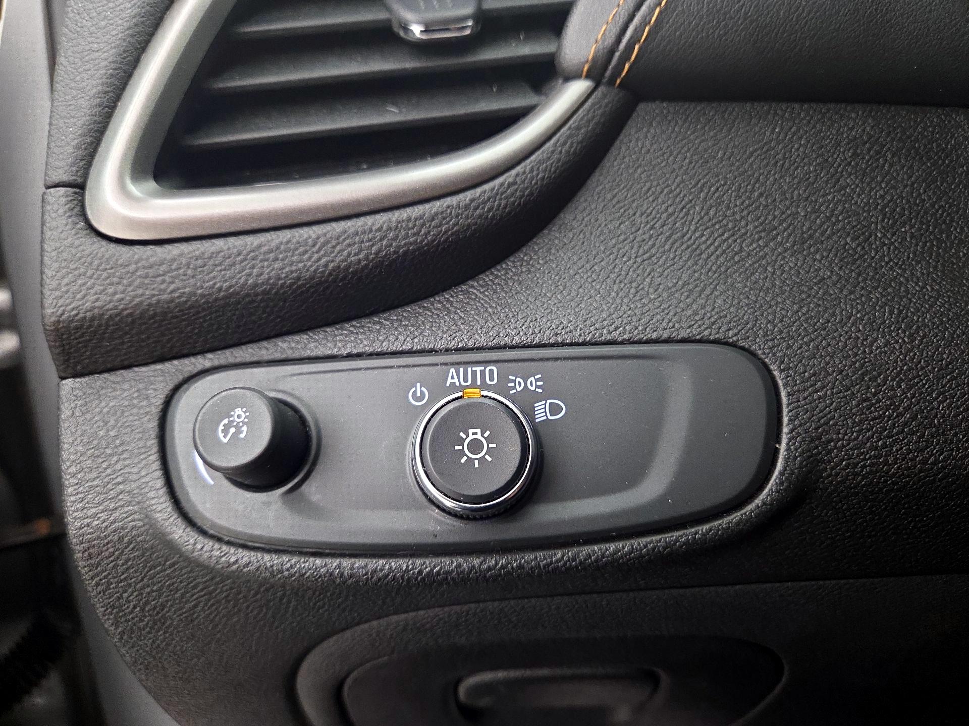 Thumbnail: 2017 Chevrolet Trax - 13