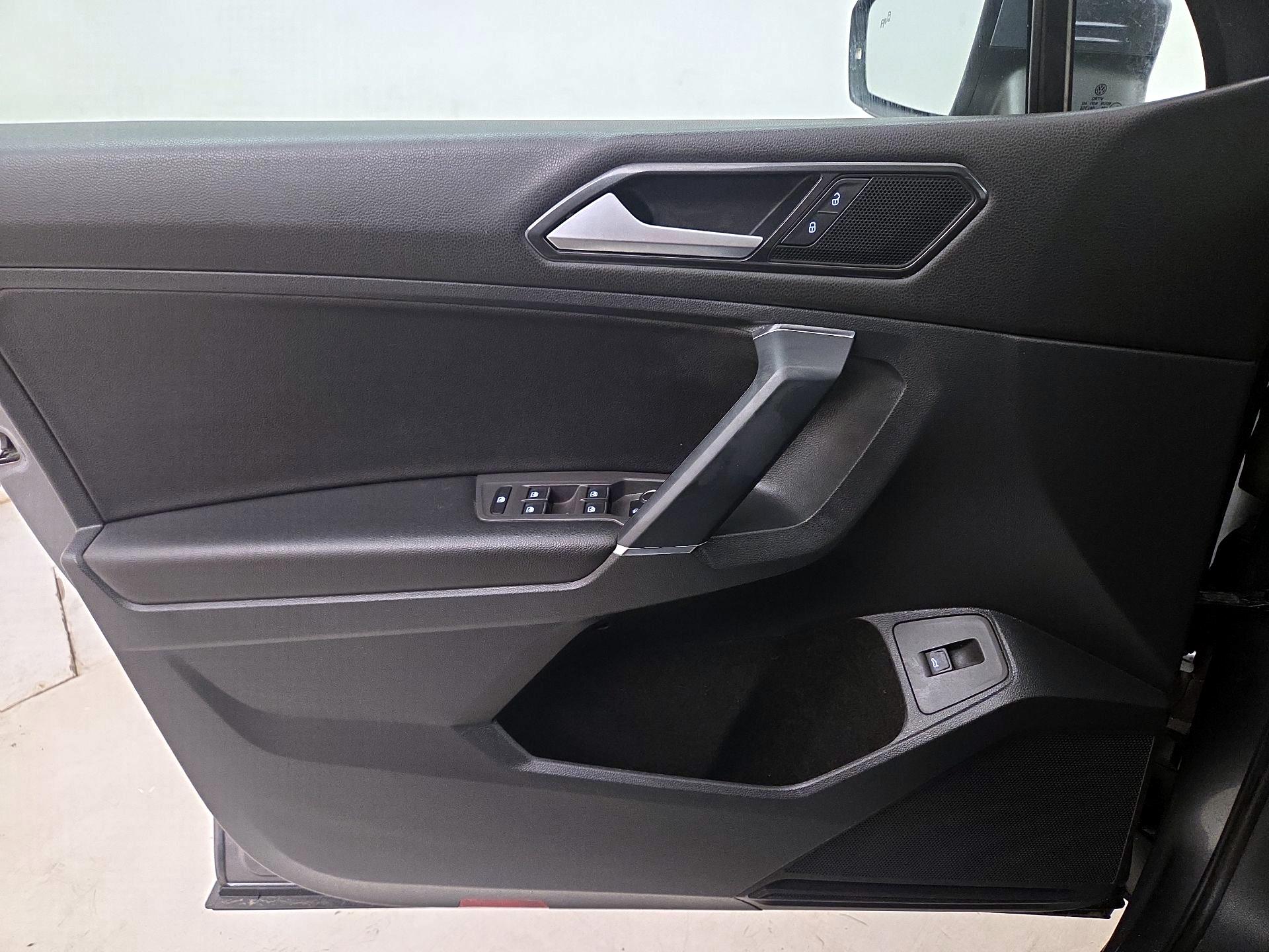 Thumbnail: 2018 Volkswagen Tiguan - 12