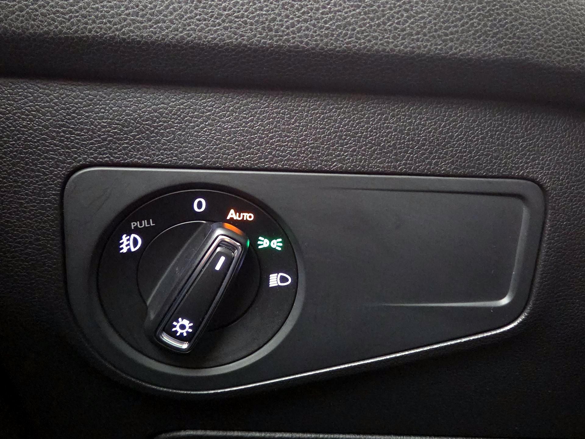 Thumbnail: 2018 Volkswagen Tiguan - 13