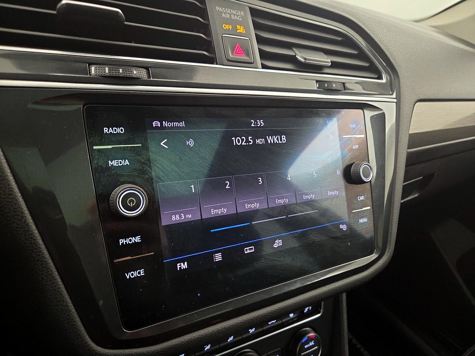 Thumbnail: 2018 Volkswagen Tiguan - 16