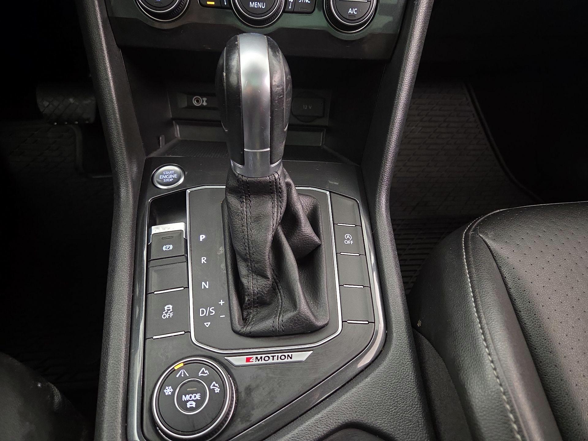 Thumbnail: 2018 Volkswagen Tiguan - 18