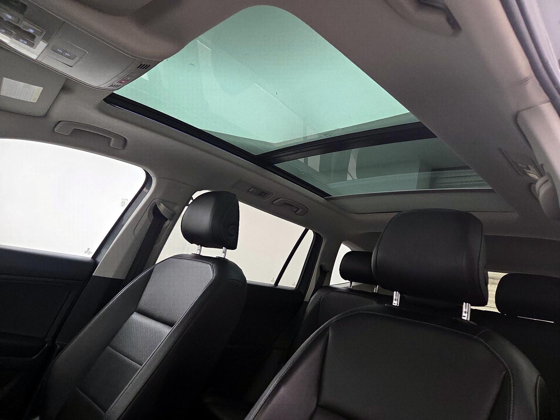 Thumbnail: 2018 Volkswagen Tiguan - 20