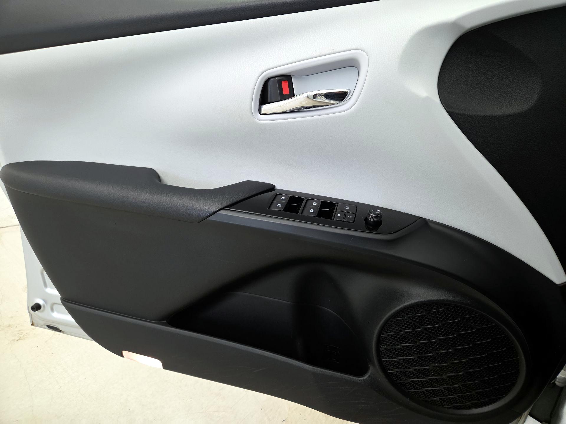 Thumbnail: 2018 Toyota Prius - 12