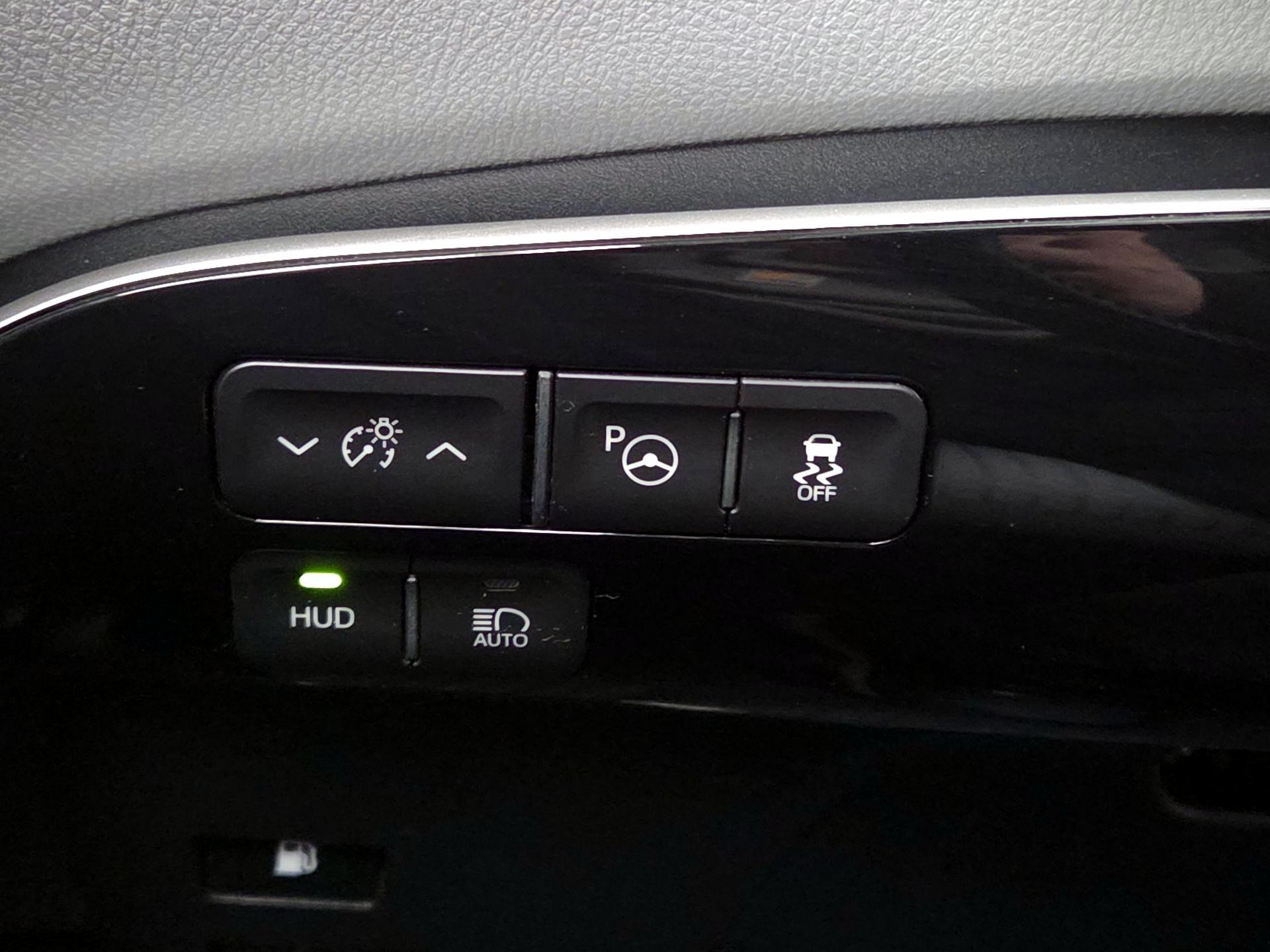 Thumbnail: 2018 Toyota Prius - 13