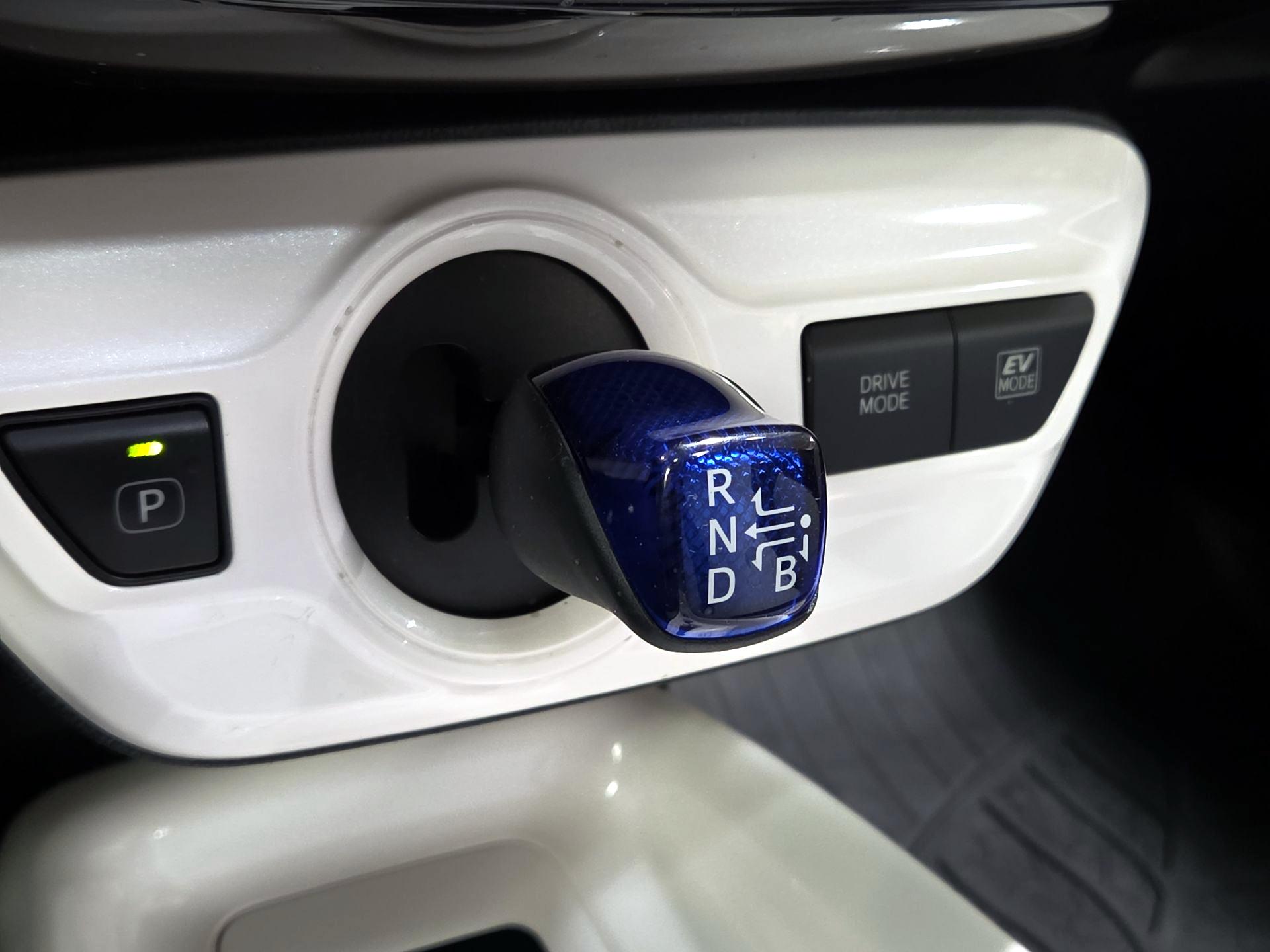 Thumbnail: 2018 Toyota Prius - 17