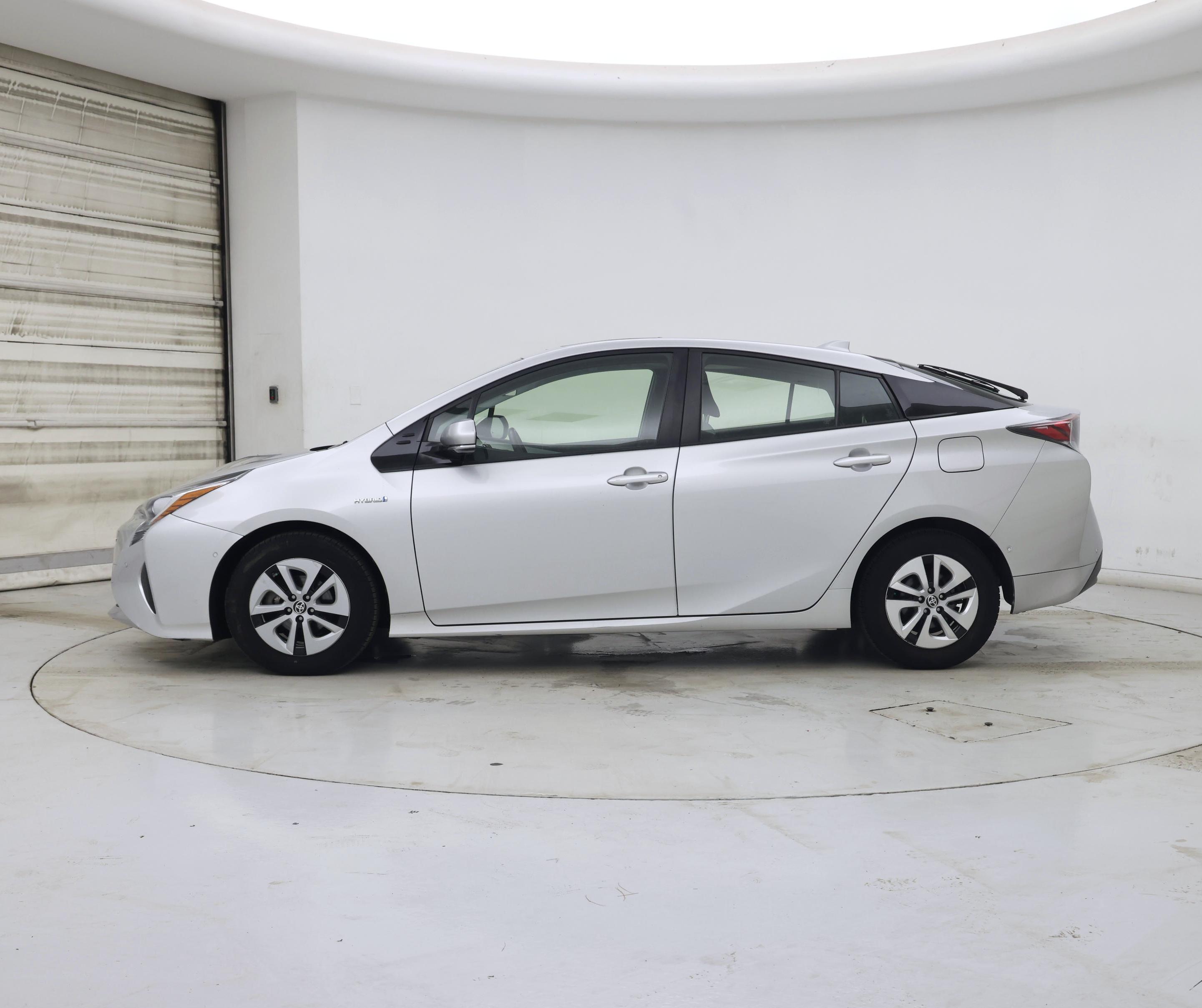 Thumbnail: 2018 Toyota Prius - 3