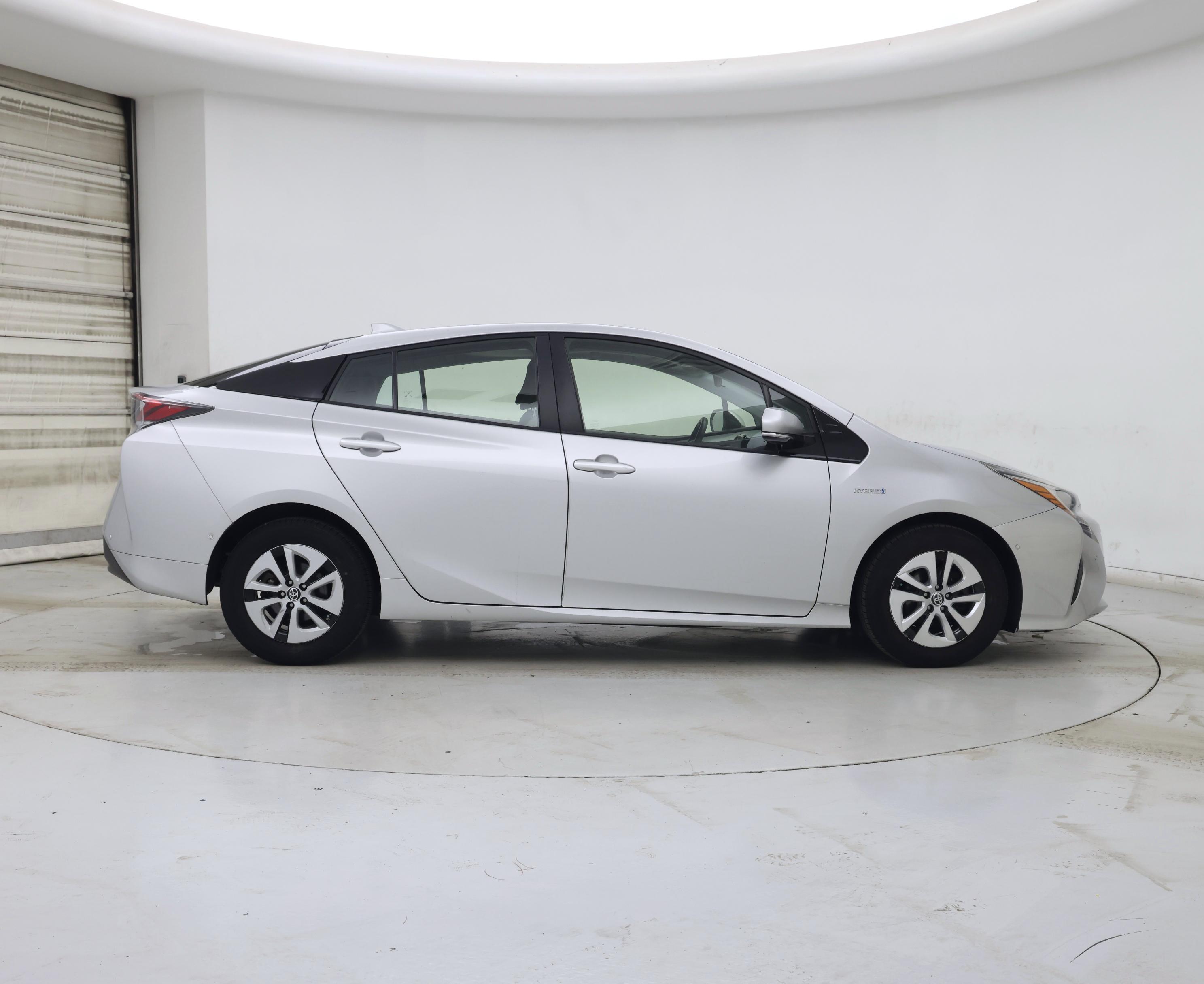 Thumbnail: 2018 Toyota Prius - 7