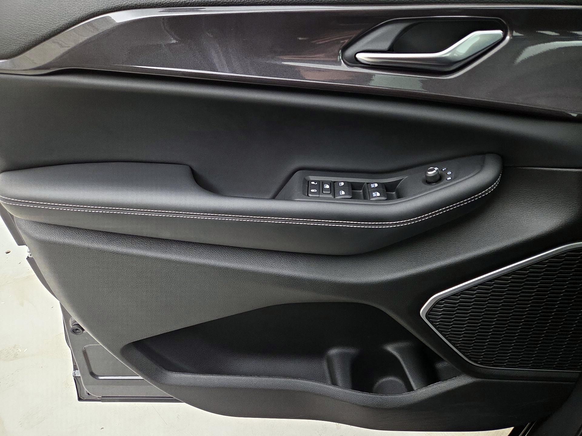 Thumbnail: 2022 Jeep Grand Cherokee - 12