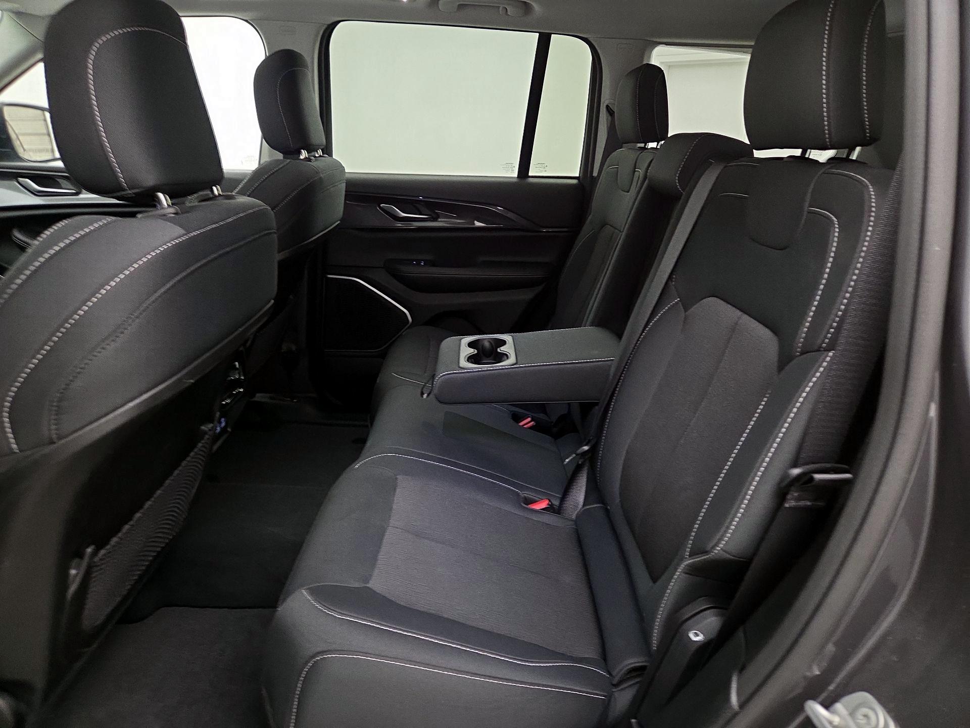 Thumbnail: 2022 Jeep Grand Cherokee - 20