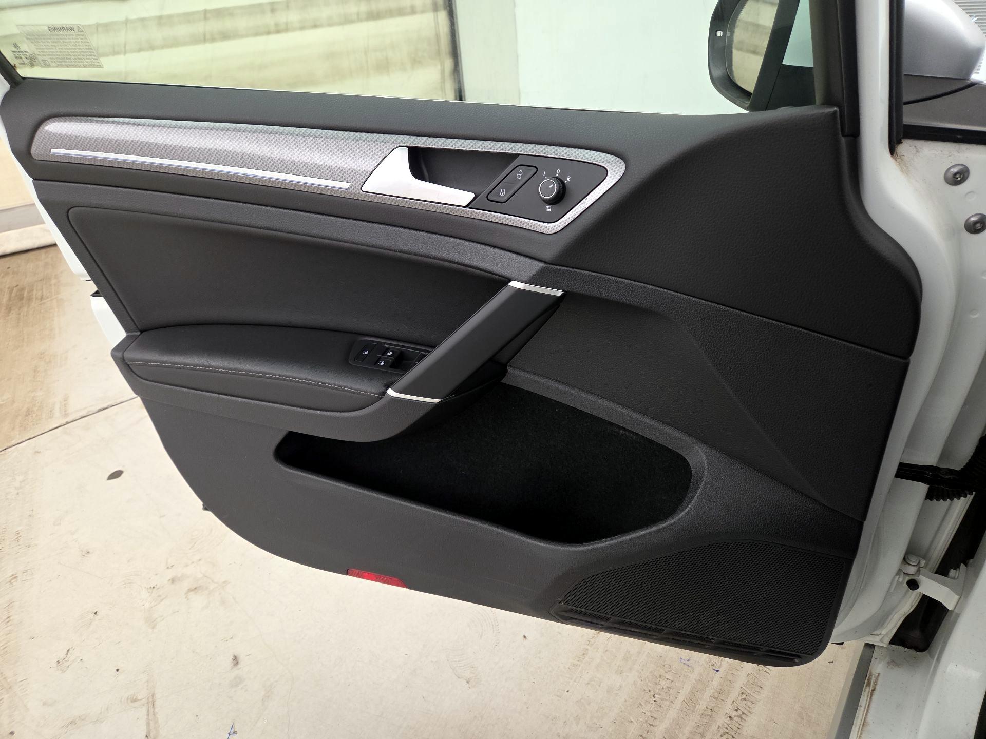 Thumbnail: 2019 Volkswagen Golf - 12