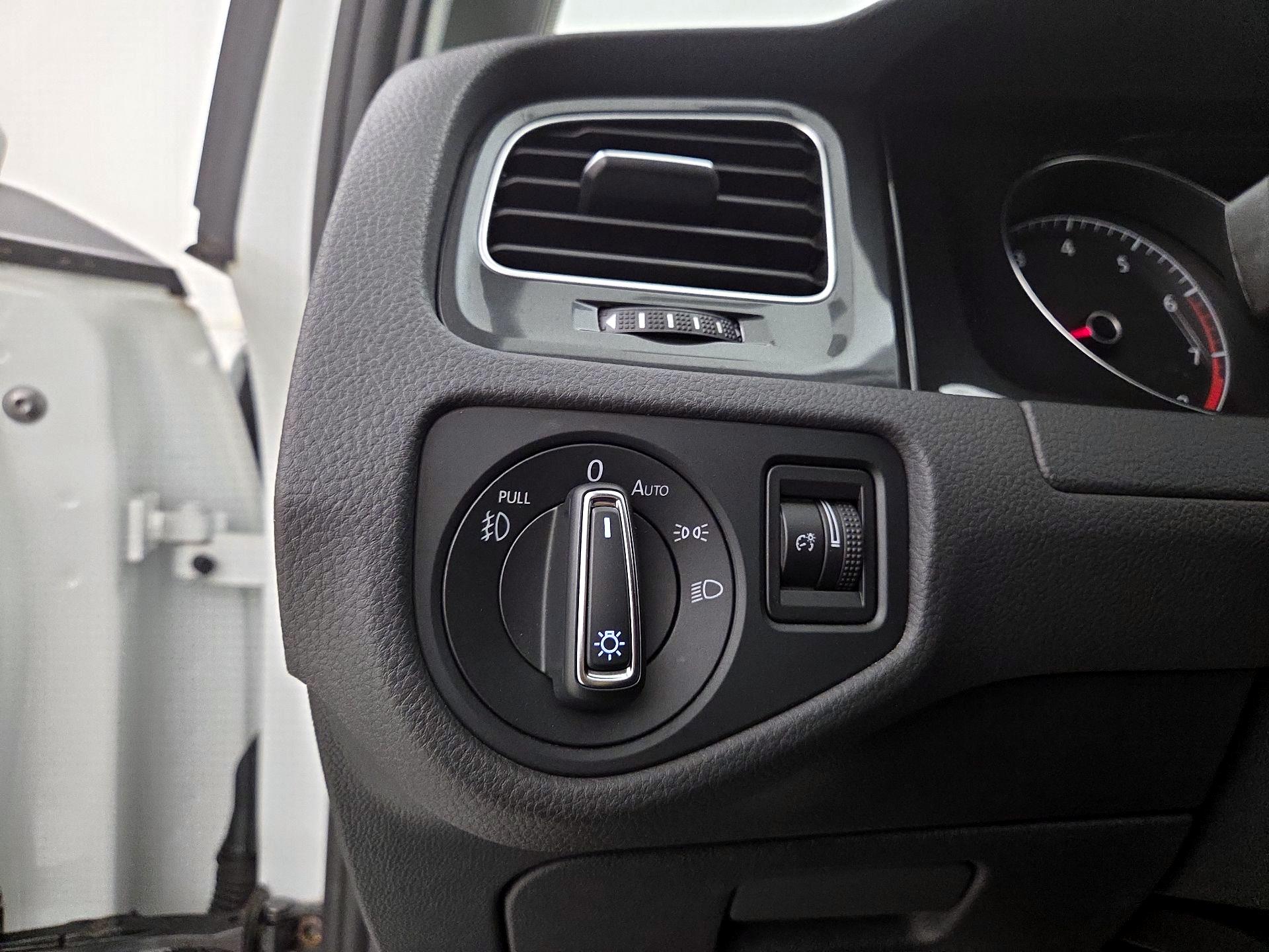 Thumbnail: 2019 Volkswagen Golf - 13