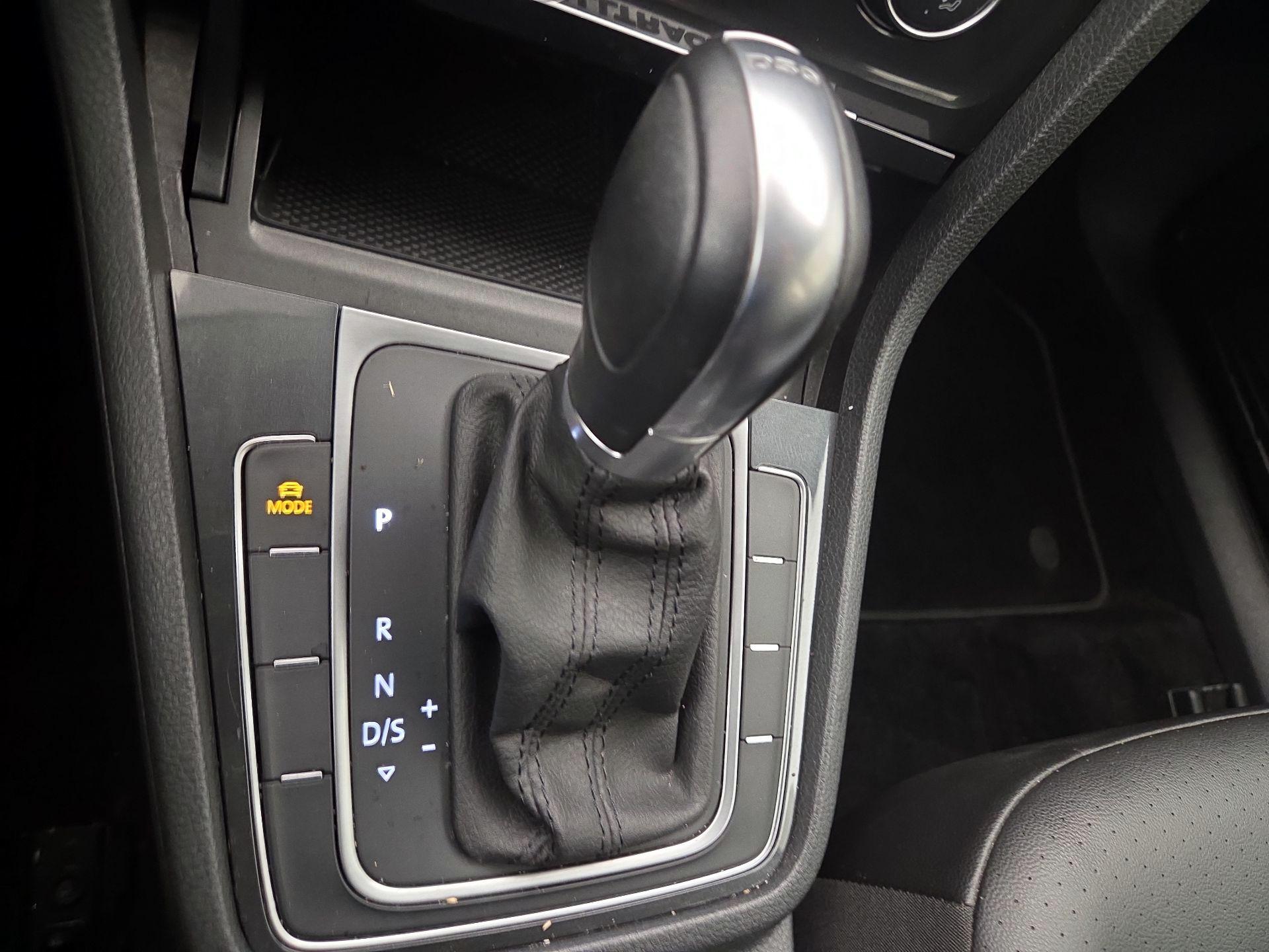 Thumbnail: 2019 Volkswagen Golf - 17