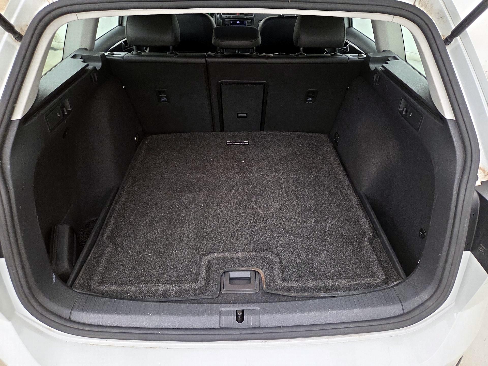 Thumbnail: 2019 Volkswagen Golf - 20