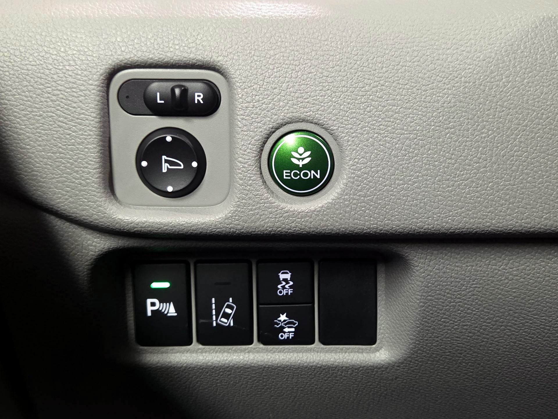 Thumbnail: 2016 Honda Pilot - 13