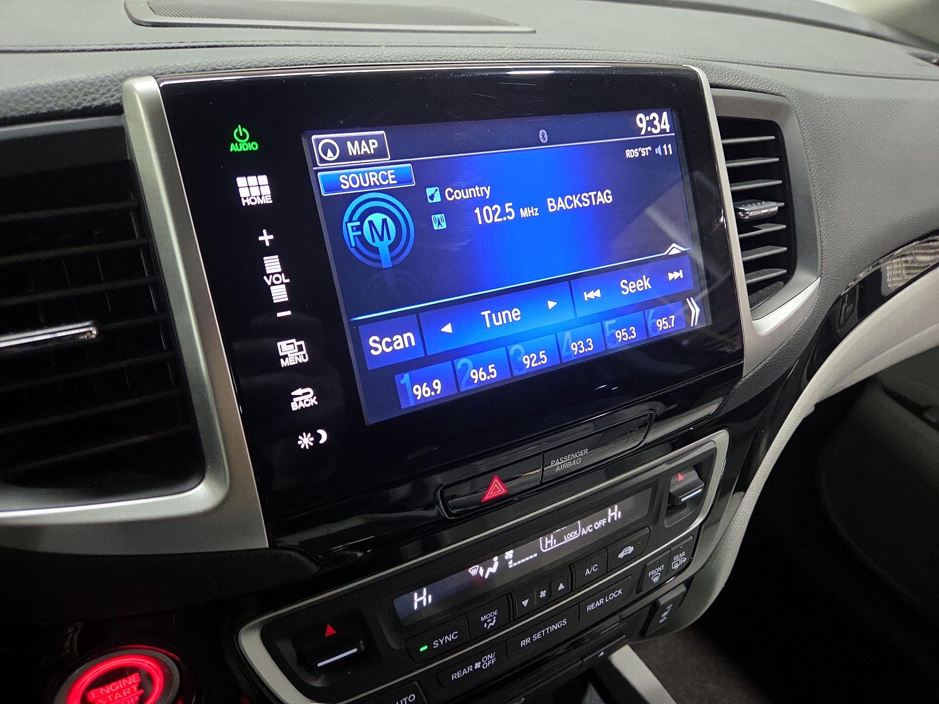 Thumbnail: 2016 Honda Pilot - 15