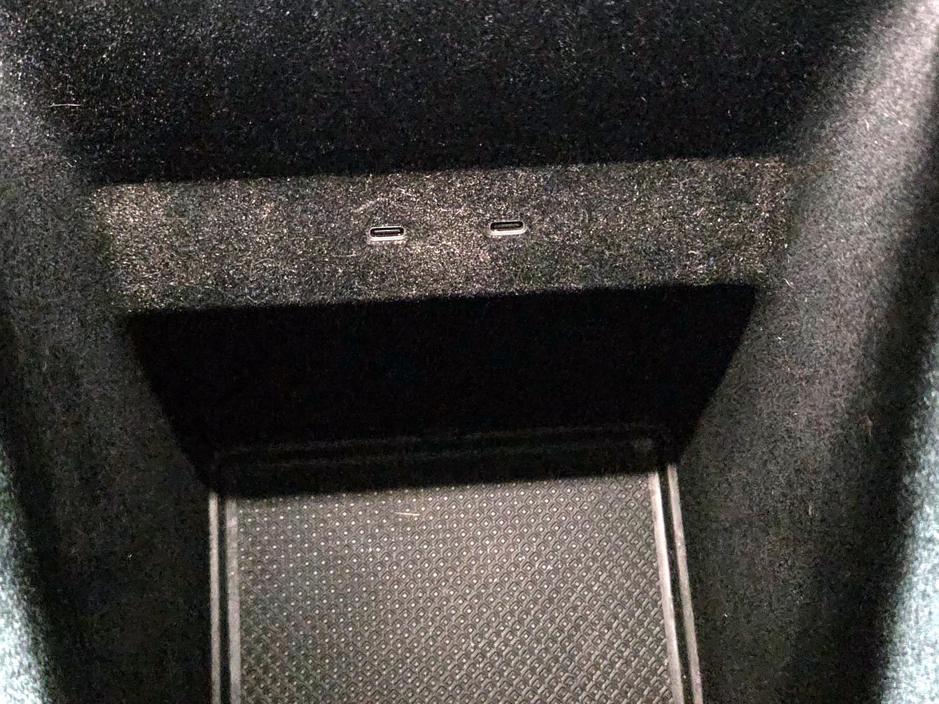 Thumbnail: 2022 Rivian R1T - 17