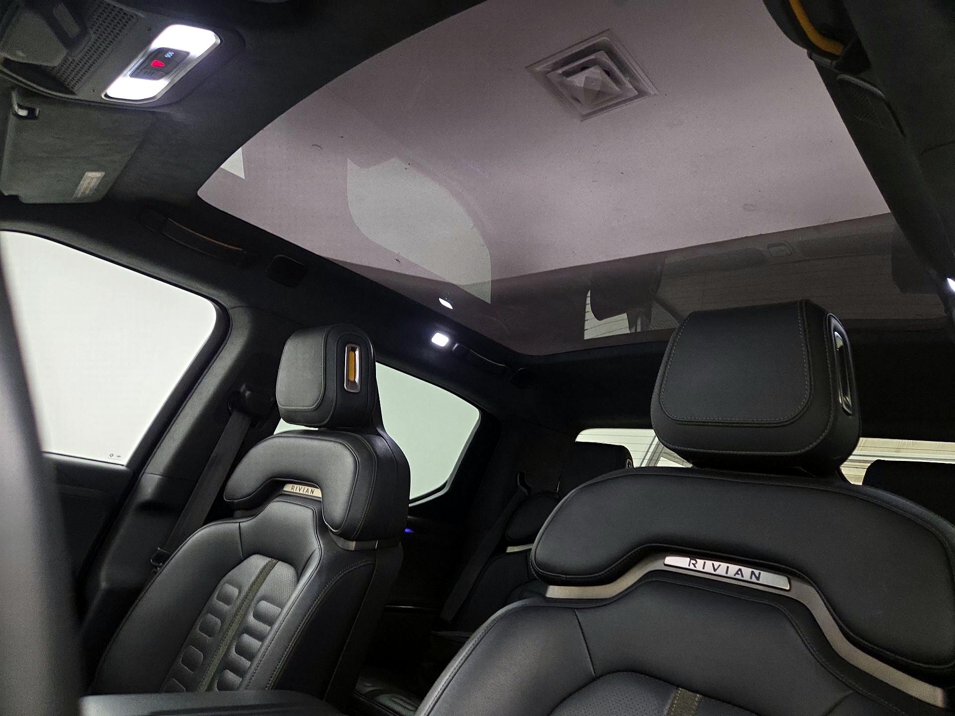Thumbnail: 2022 Rivian R1T - 18