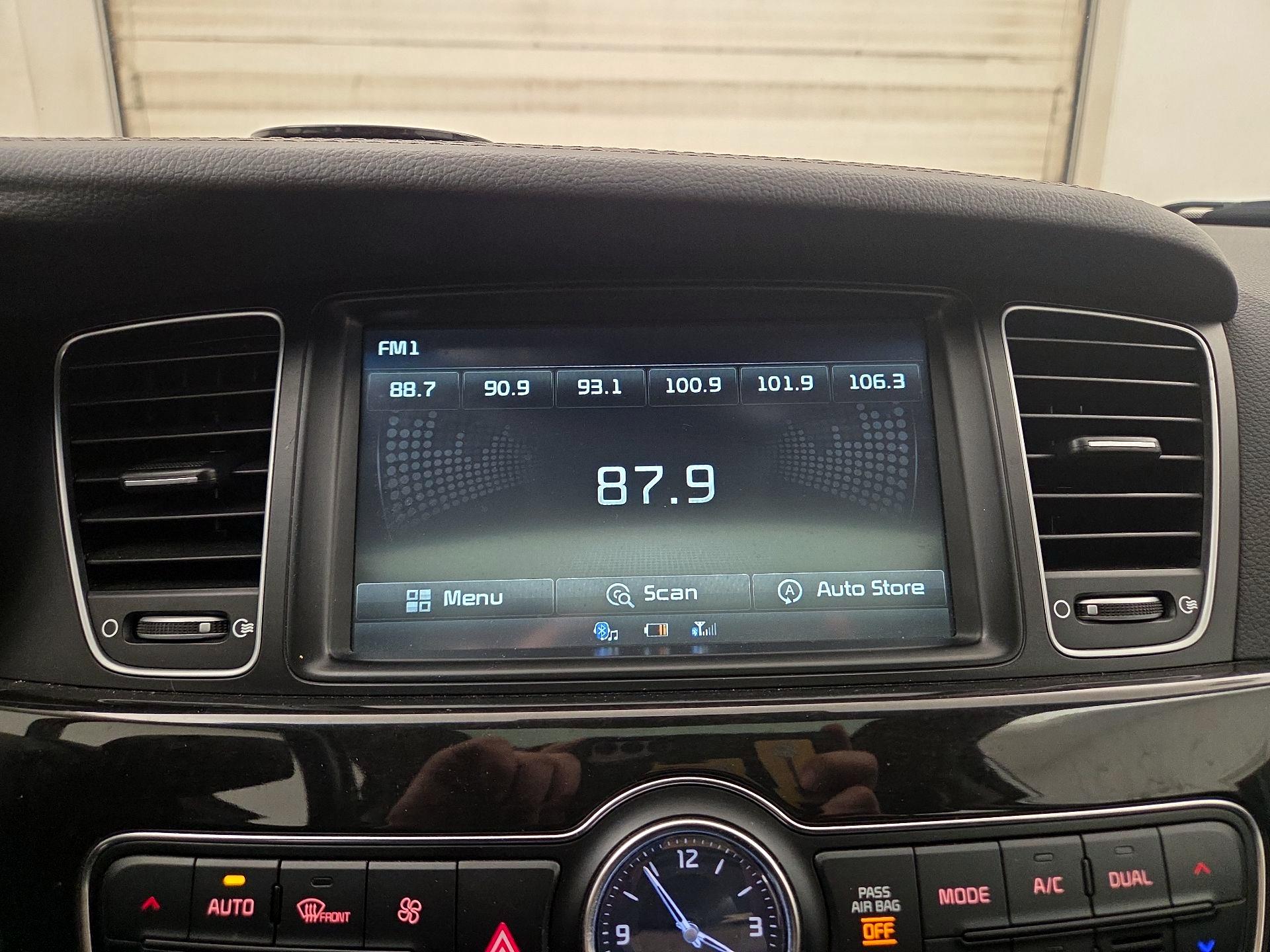 Thumbnail: 2016 Kia Cadenza - 16