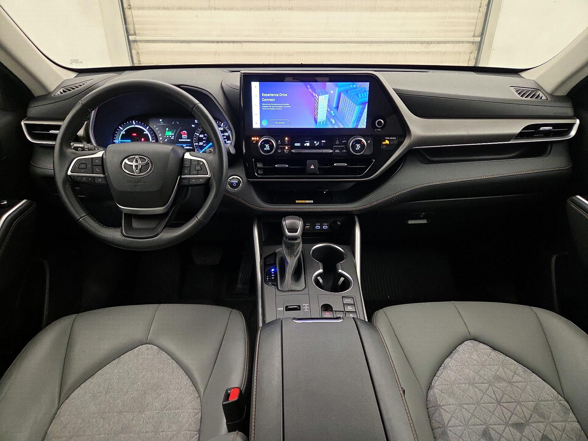 Thumbnail: 2023 Toyota Highlander - 9