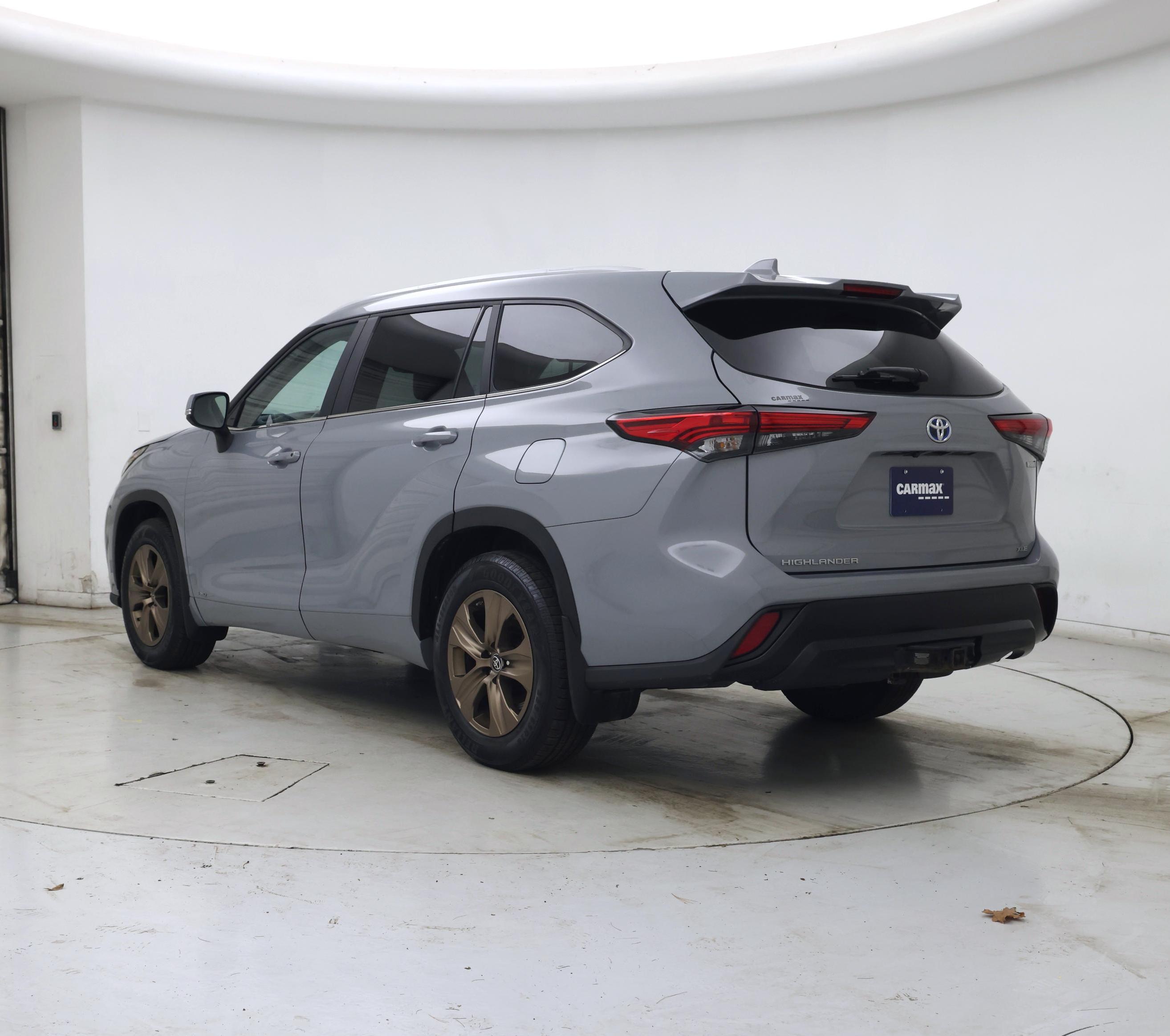 Thumbnail: 2023 Toyota Highlander - 2