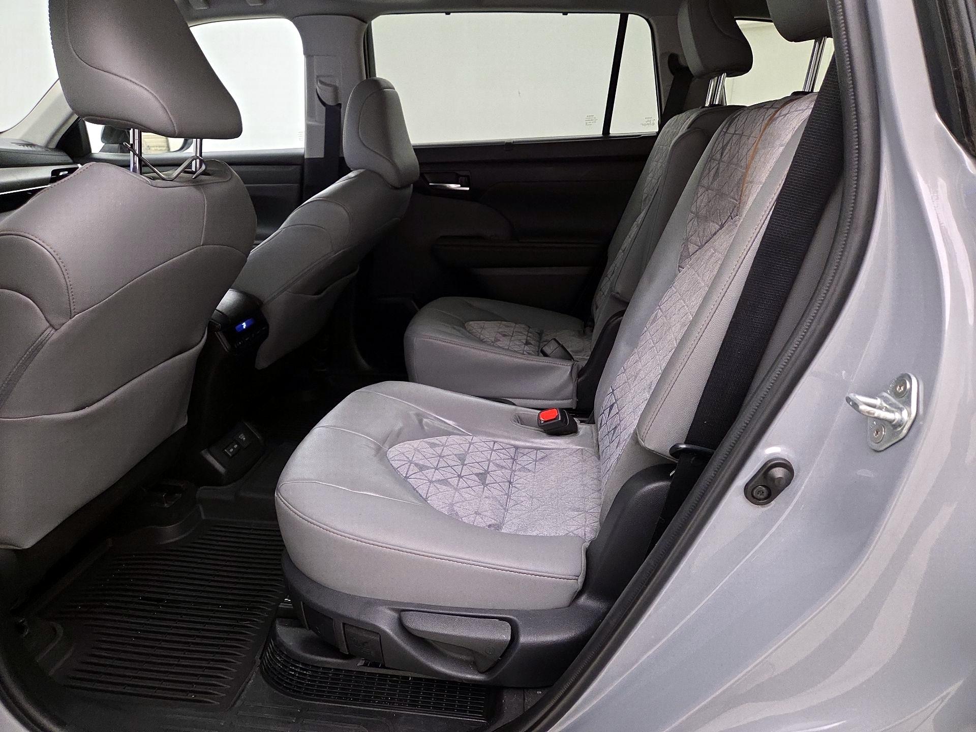 Thumbnail: 2023 Toyota Highlander - 20