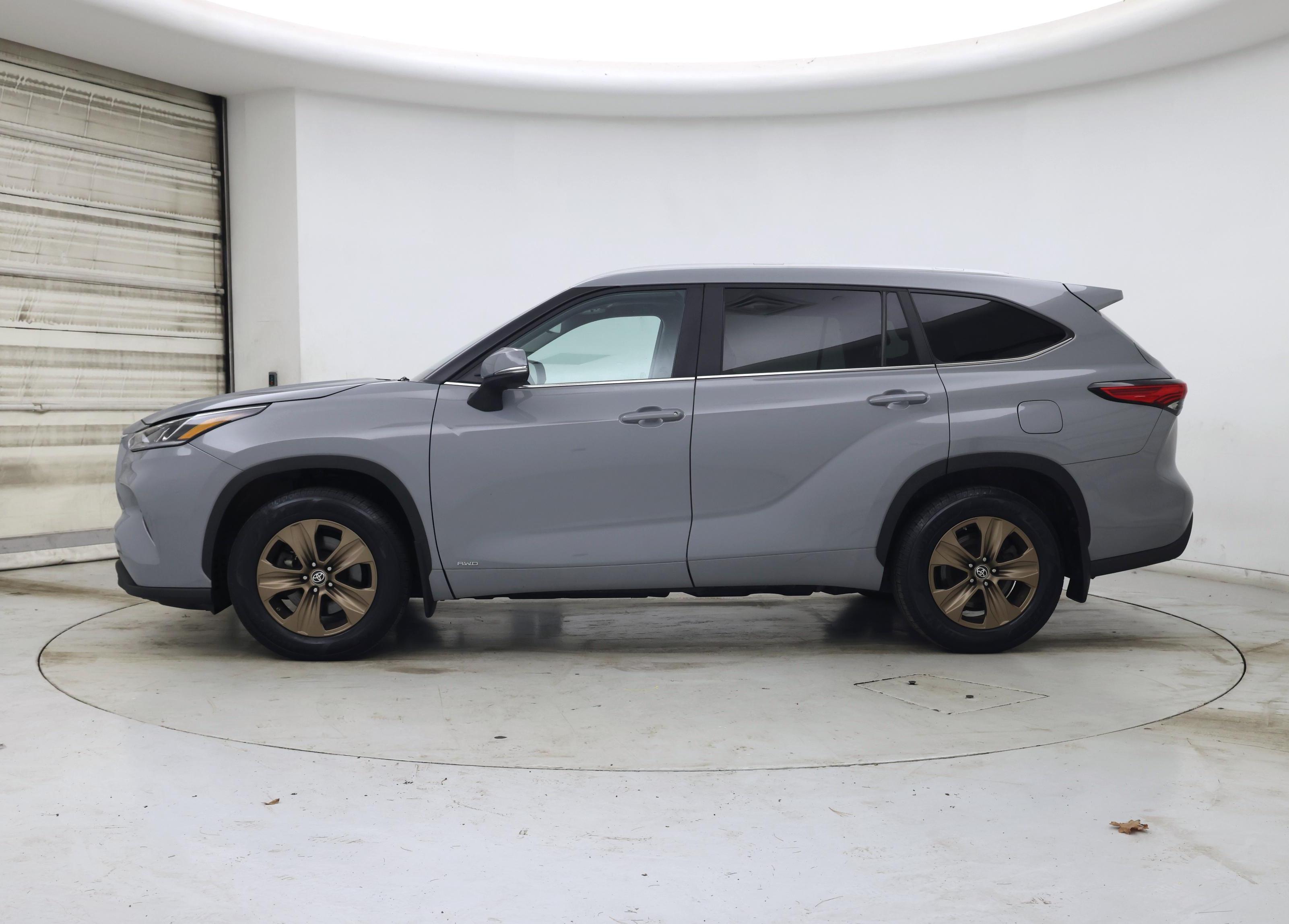 Thumbnail: 2023 Toyota Highlander - 3