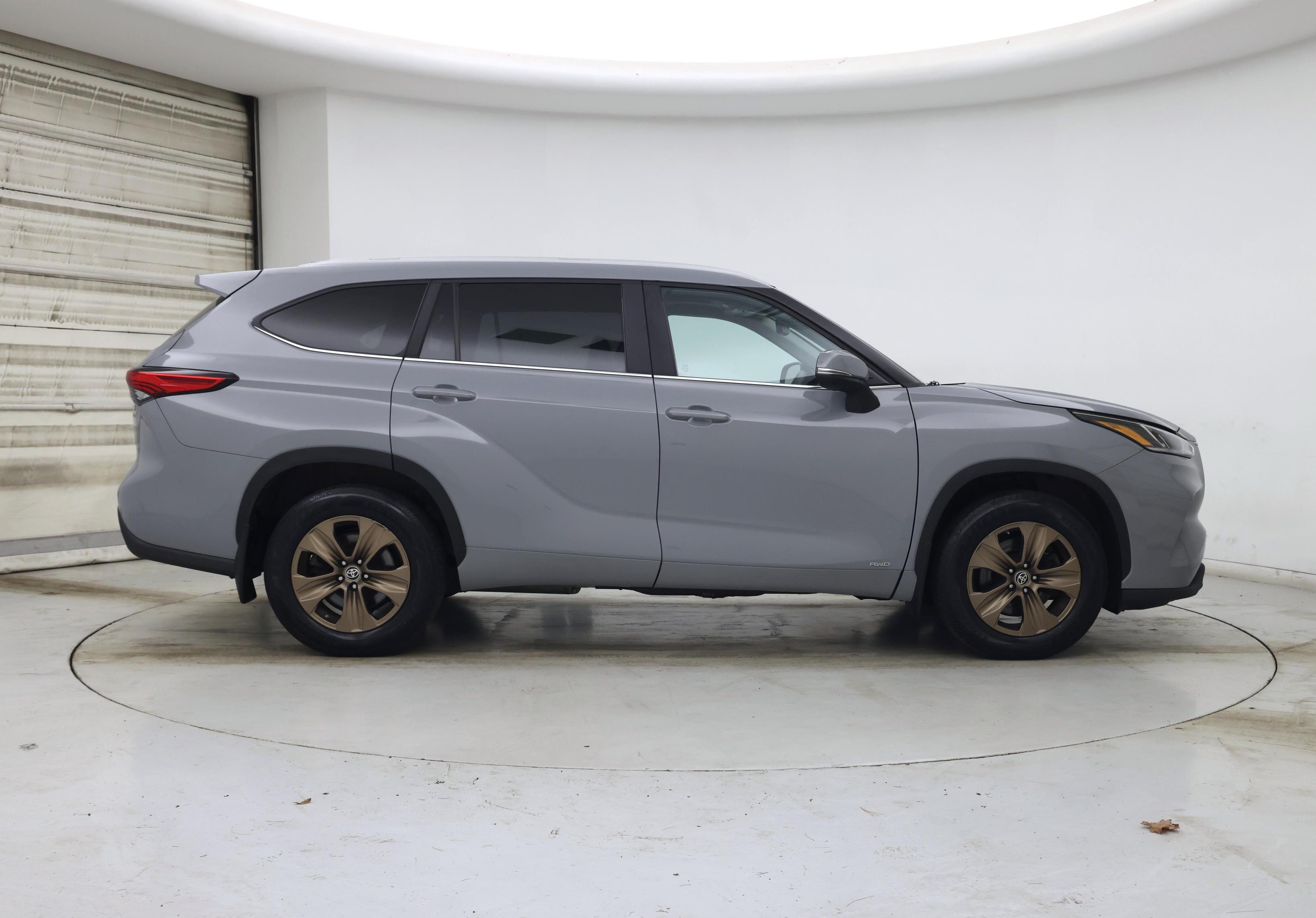 Thumbnail: 2023 Toyota Highlander - 7