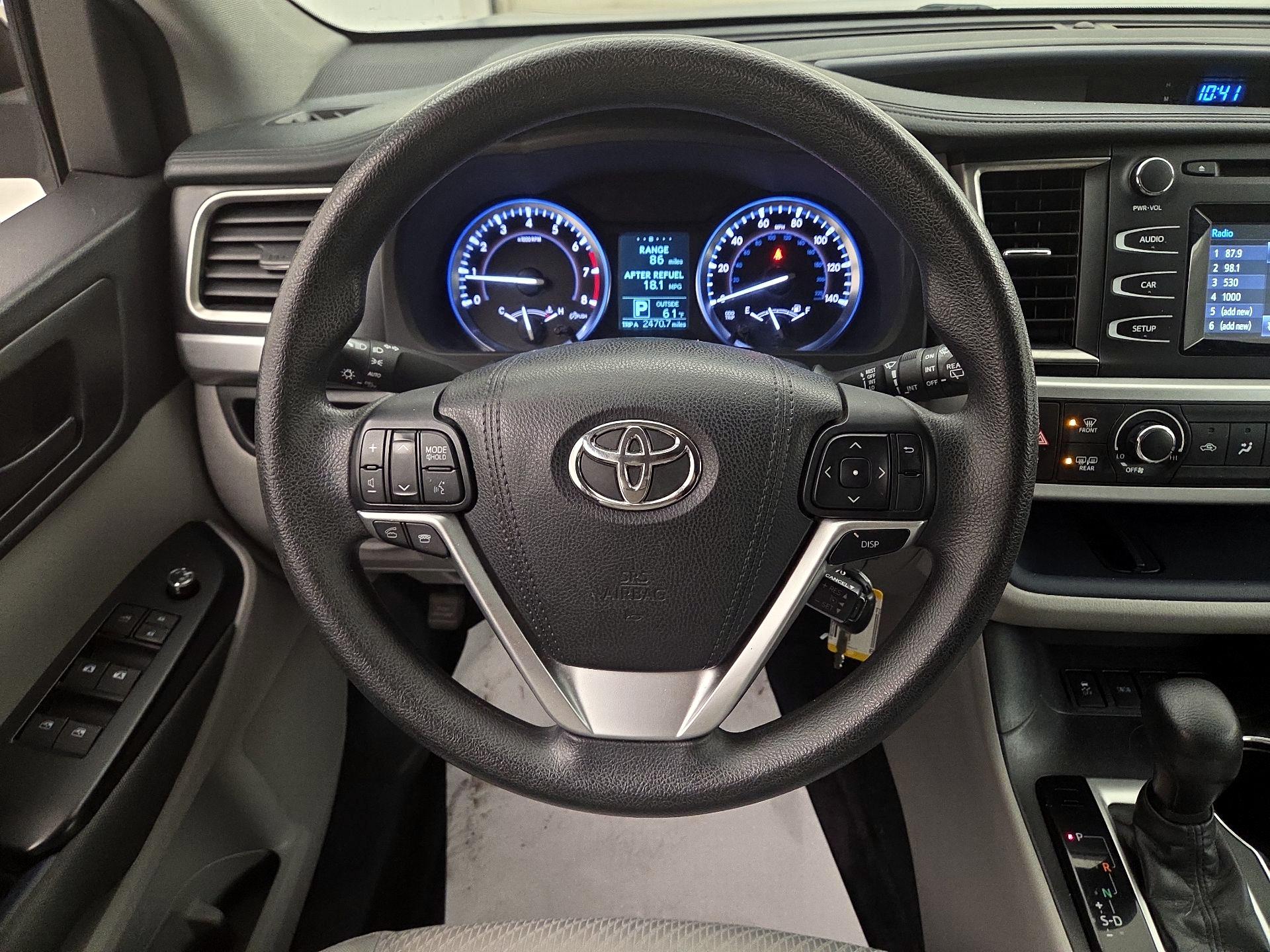 Thumbnail: 2015 Toyota Highlander - 10