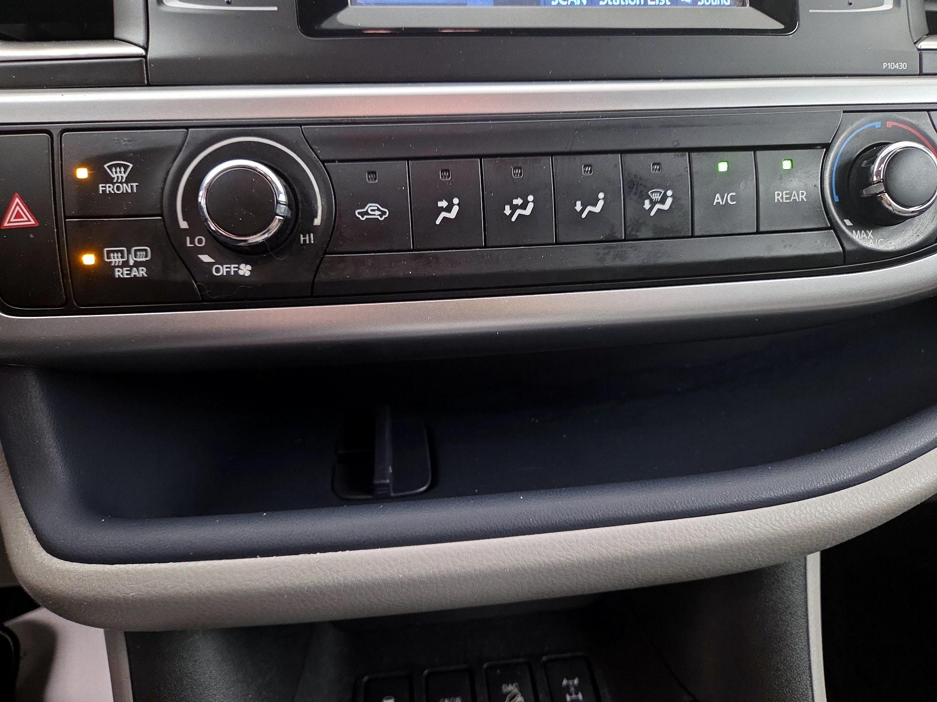 Thumbnail: 2015 Toyota Highlander - 16