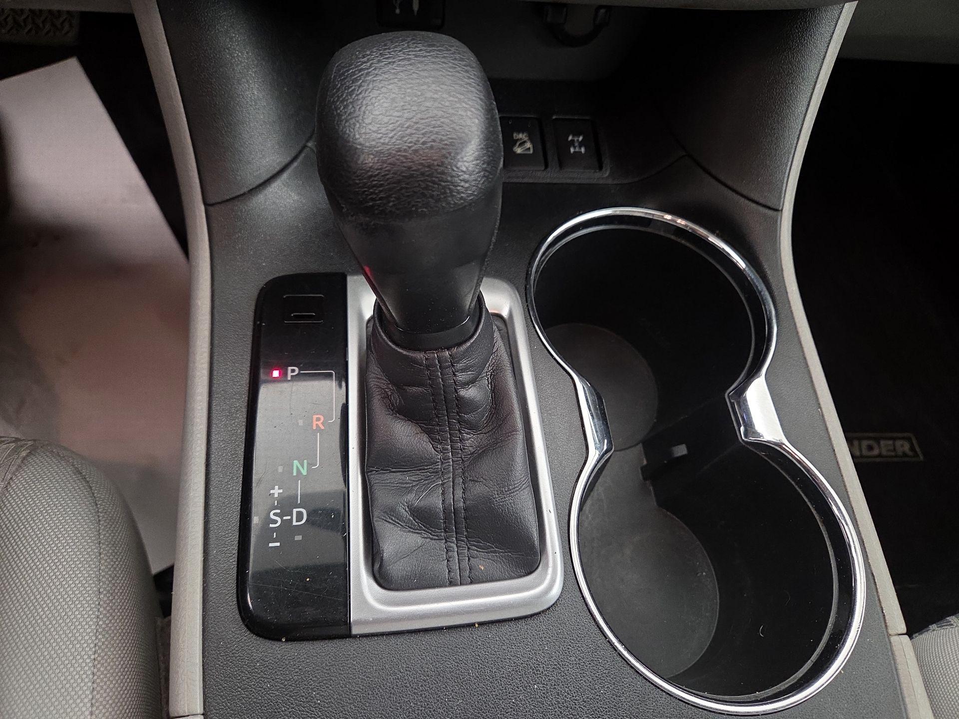 Thumbnail: 2015 Toyota Highlander - 17