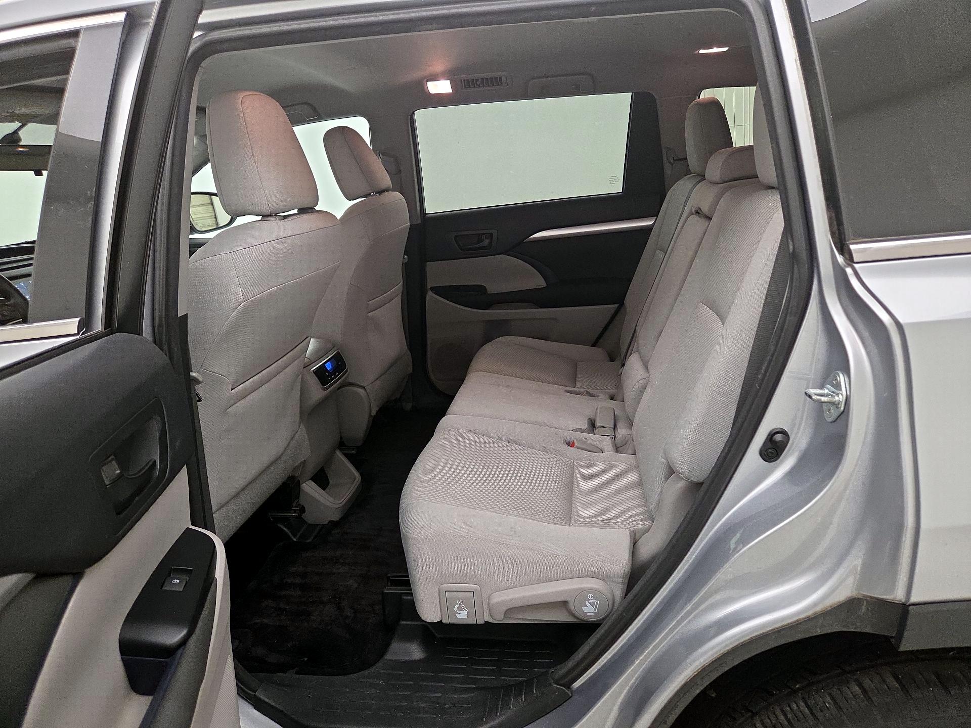 Thumbnail: 2015 Toyota Highlander - 19