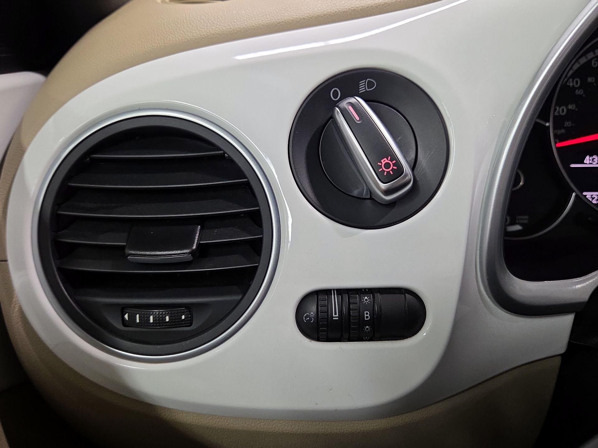 Thumbnail: 2014 Volkswagen Beetle - 13