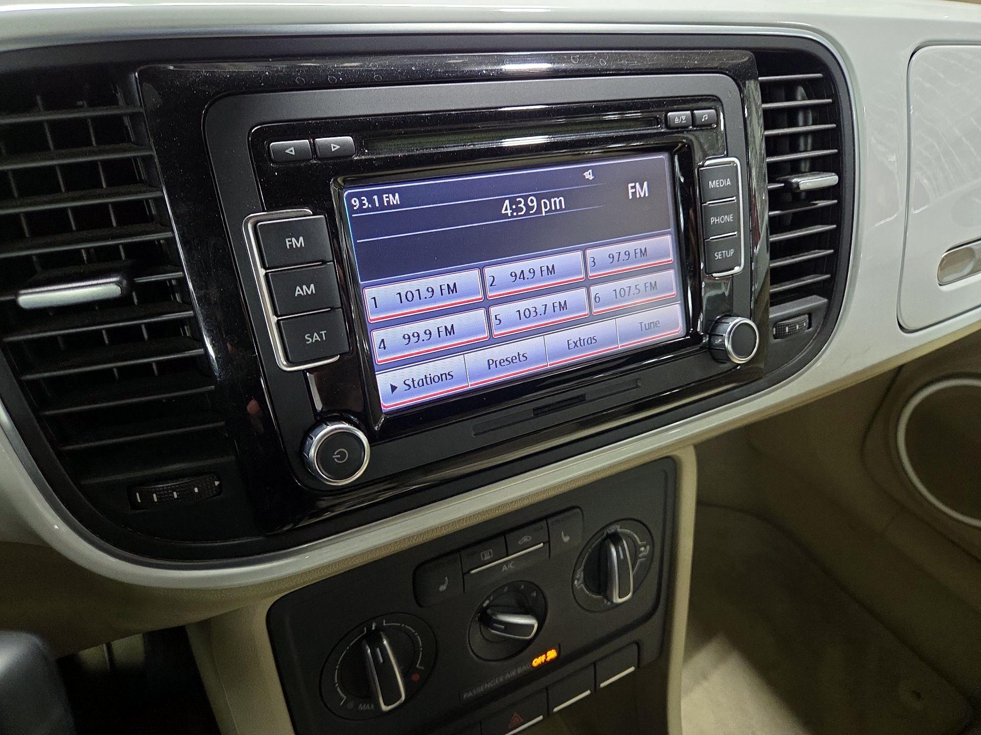 Thumbnail: 2014 Volkswagen Beetle - 14