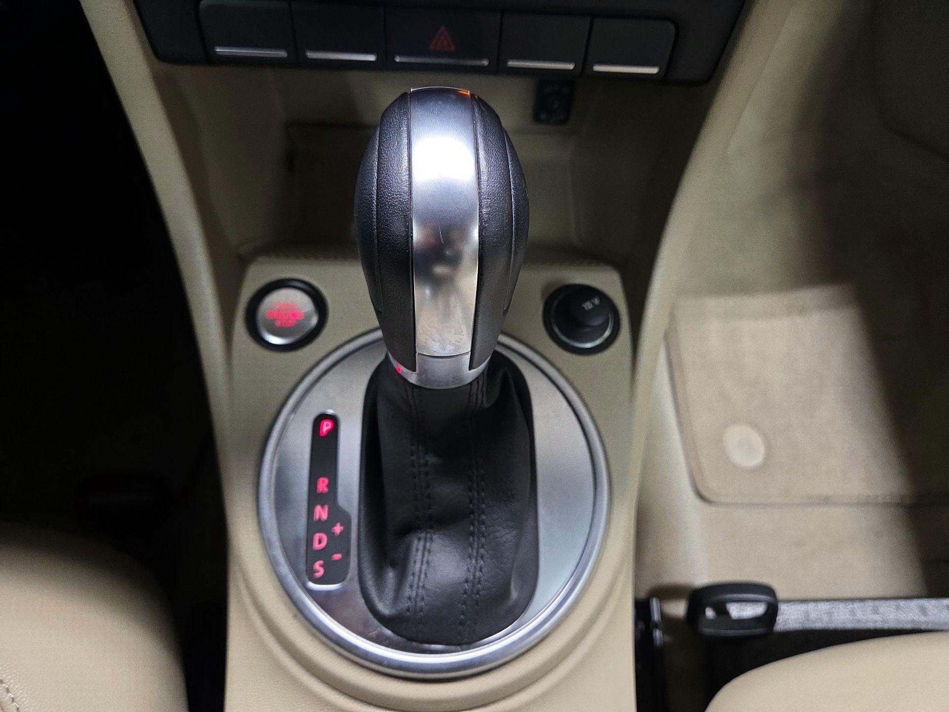 Thumbnail: 2014 Volkswagen Beetle - 16