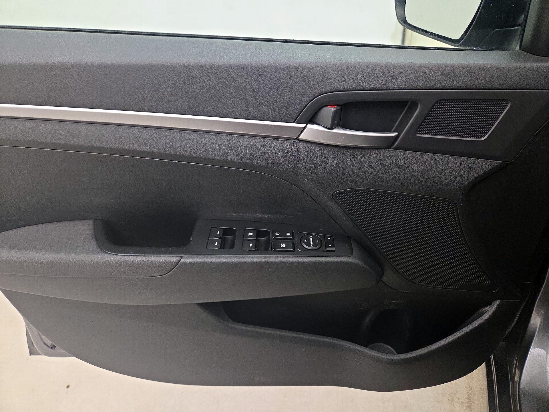 Thumbnail: 2019 Hyundai Elantra - 12