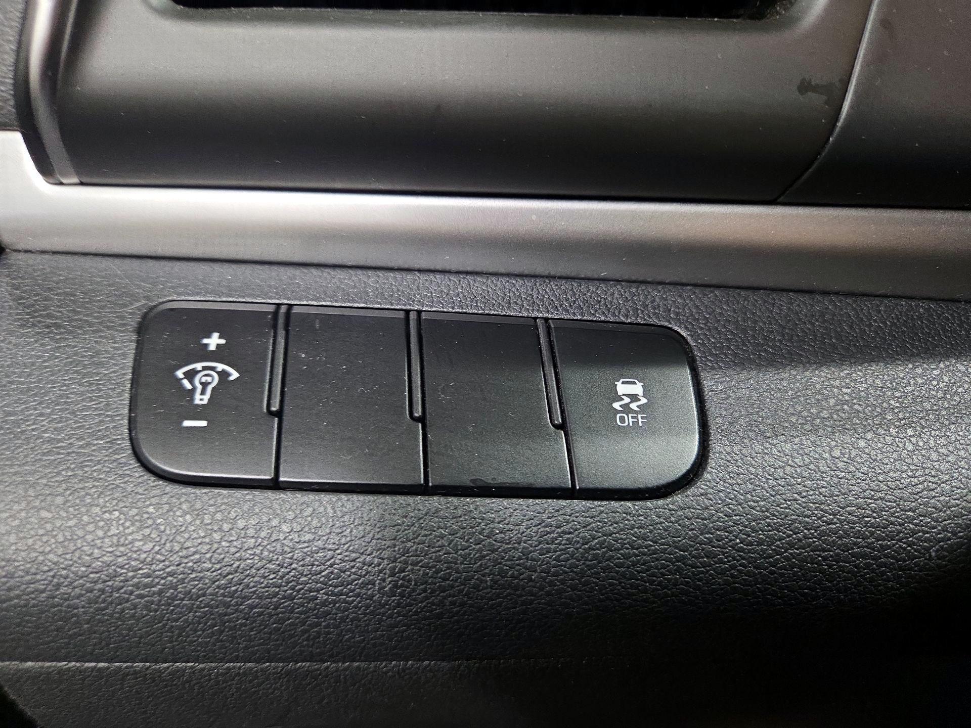 Thumbnail: 2019 Hyundai Elantra - 13