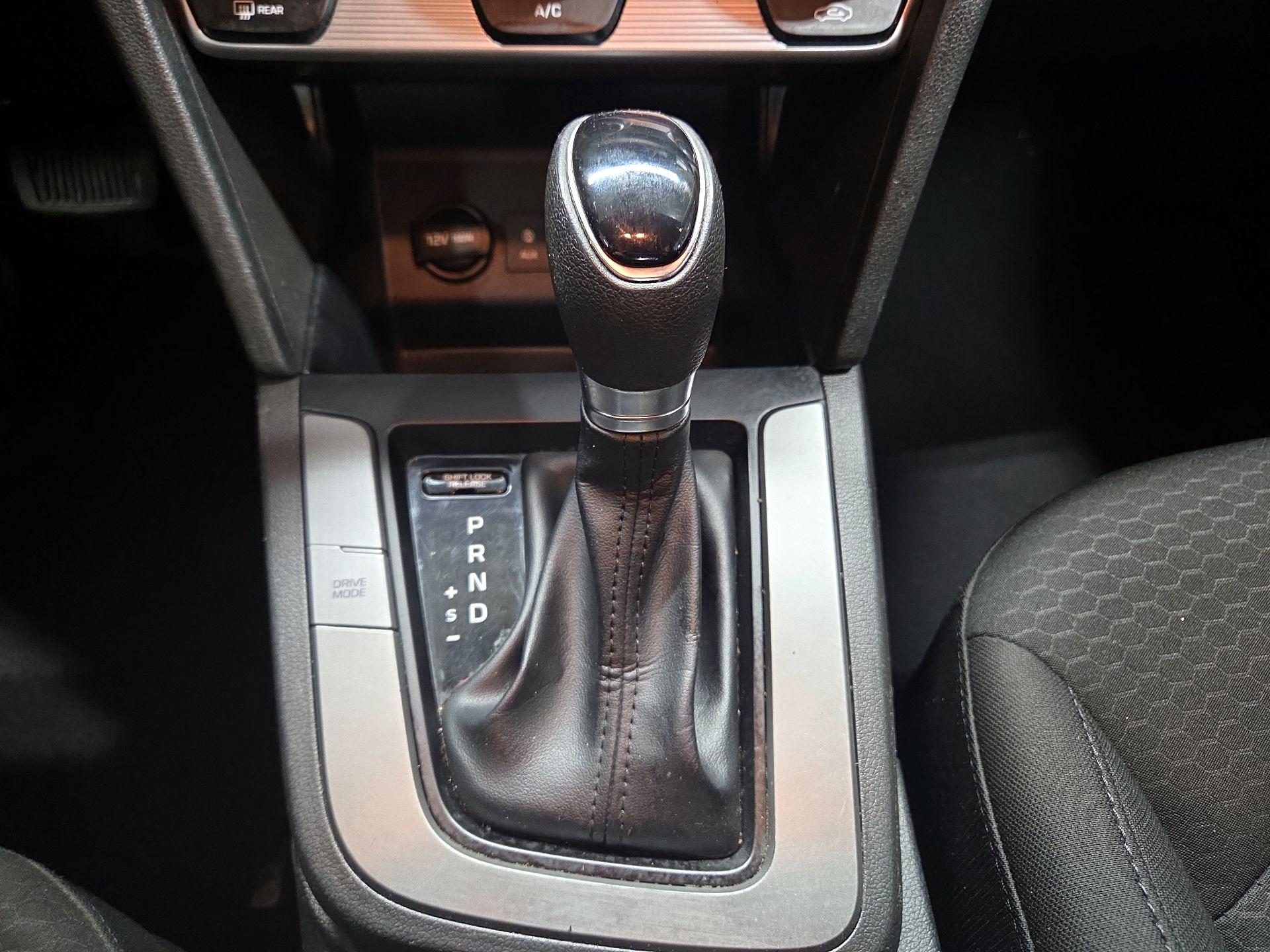 Thumbnail: 2019 Hyundai Elantra - 17