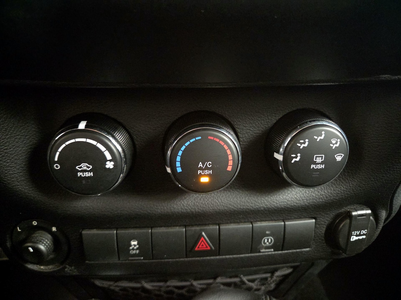 2016 Jeep Wrangler Sahara - Photo 15