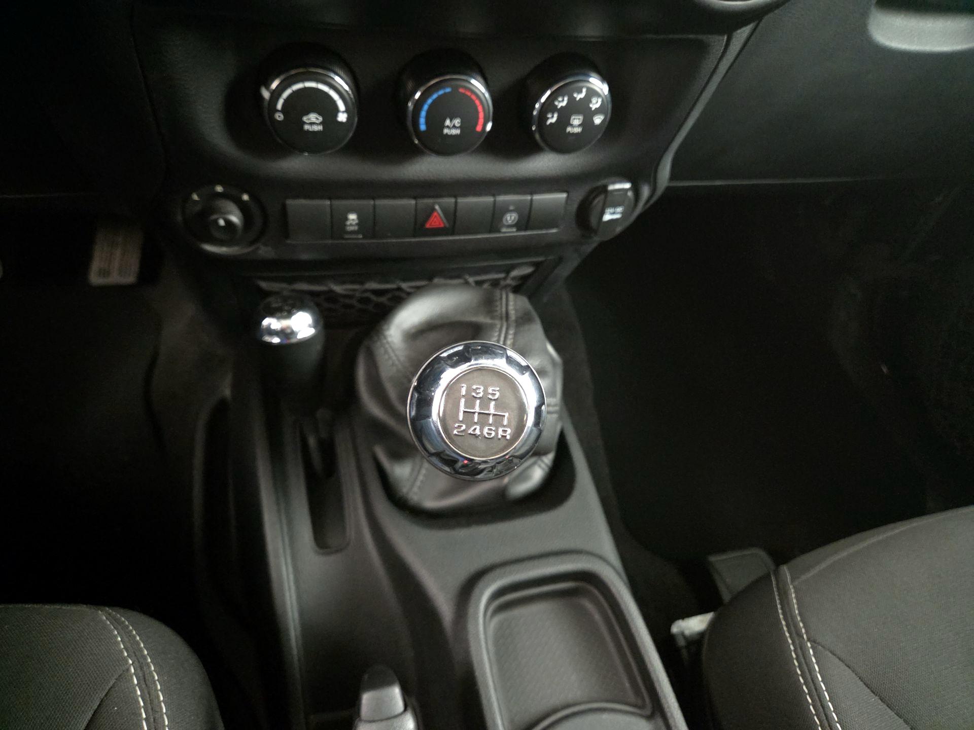 Thumbnail: 2016 Jeep Wrangler - 15