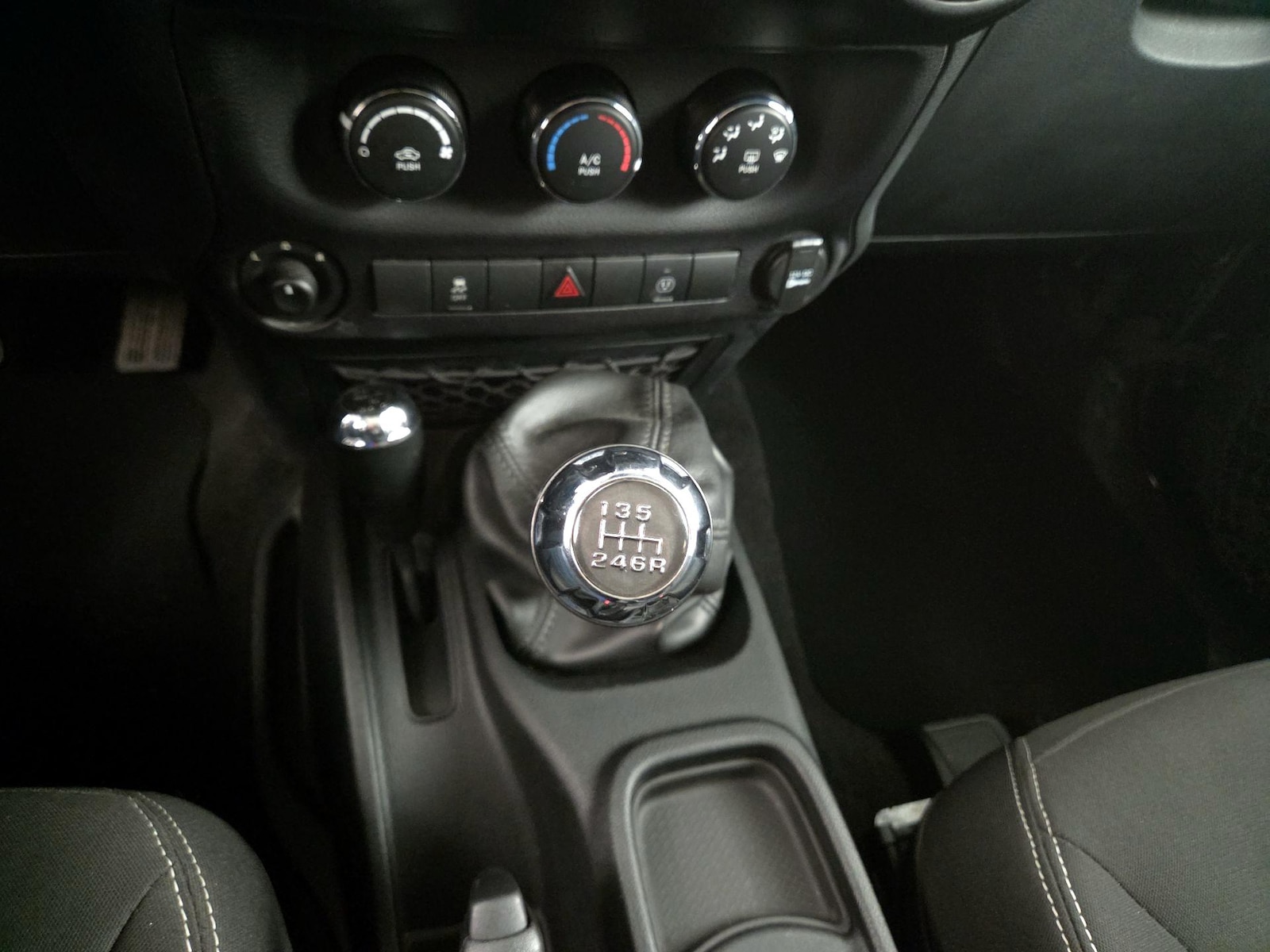 2016 Jeep Wrangler Sahara - Photo 16
