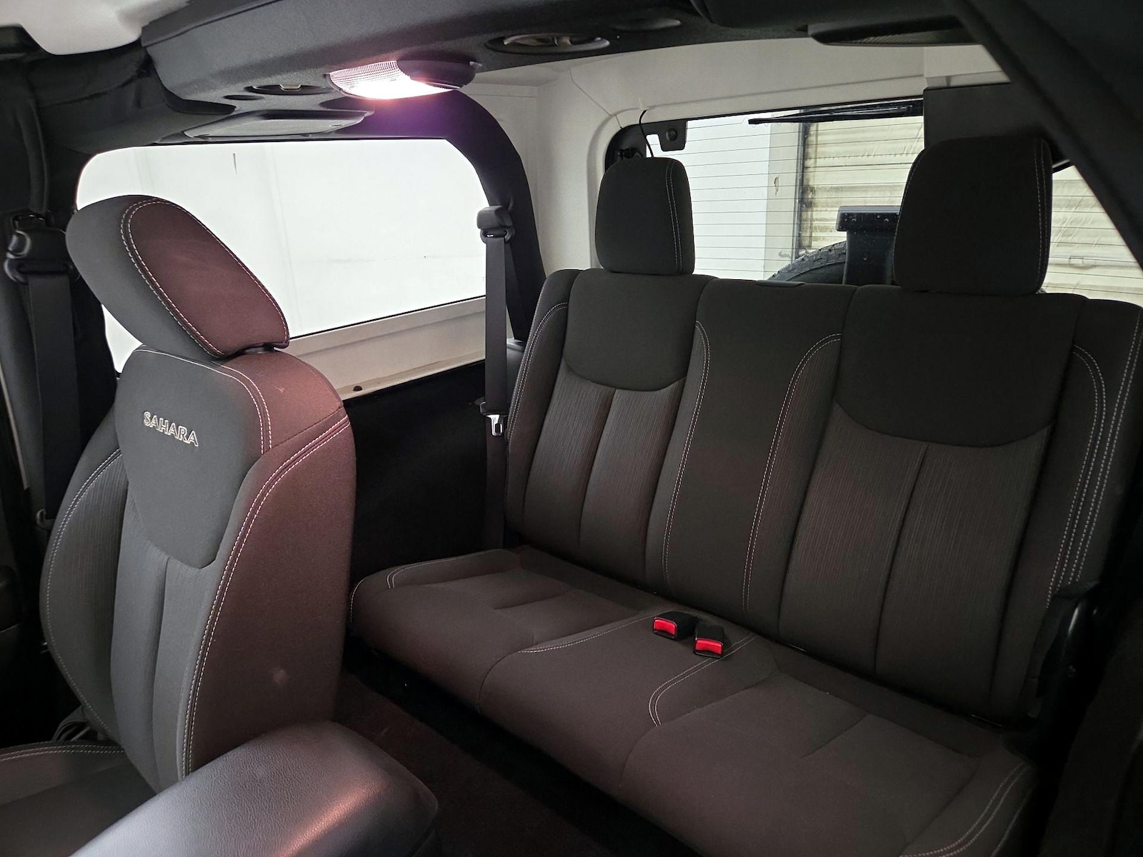2016 Jeep Wrangler Sahara - Photo 17