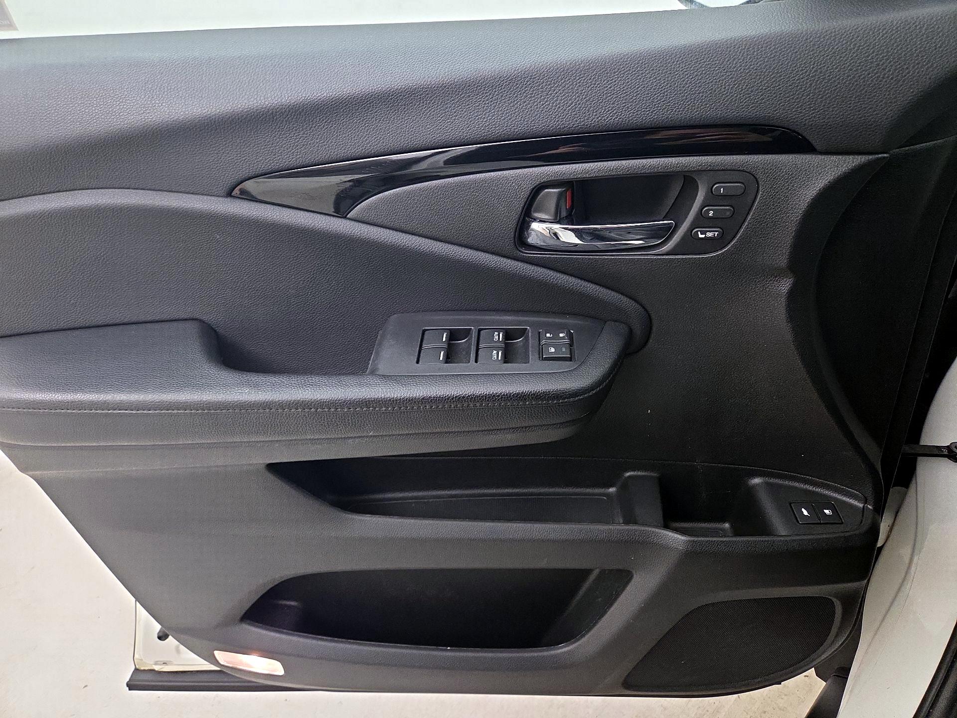 Thumbnail: 2019 Honda Passport - 12