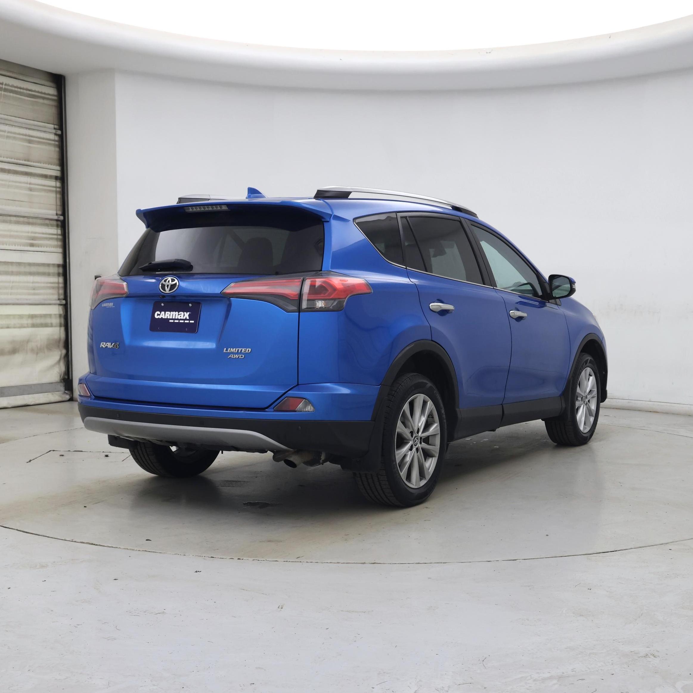 Thumbnail: 2017 Toyota RAV4 - 8