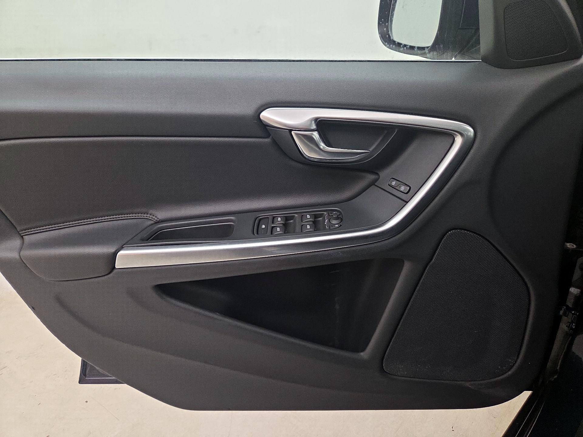 Thumbnail: 2015 Volvo V60 - 12
