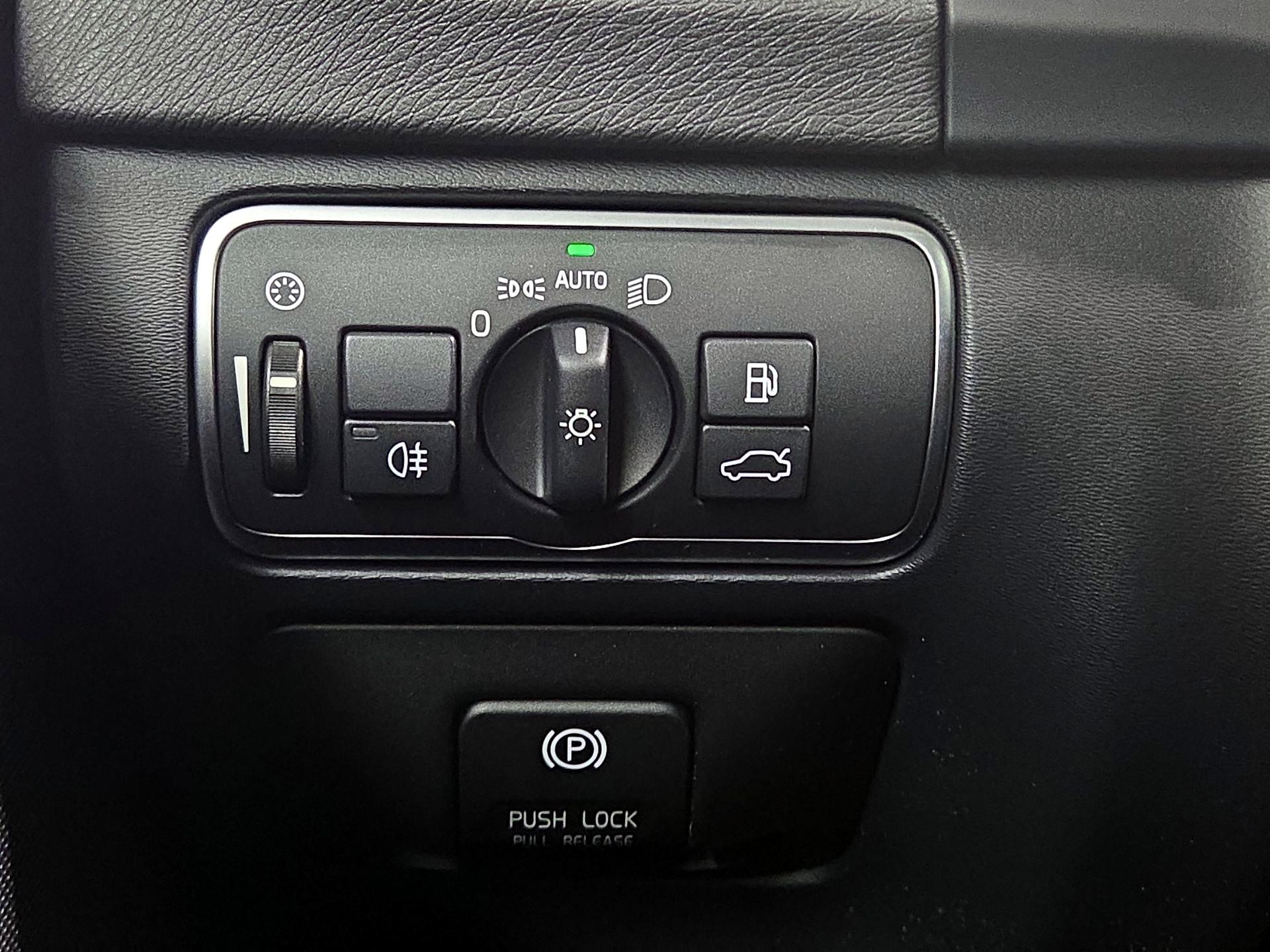 Thumbnail: 2015 Volvo V60 - 13