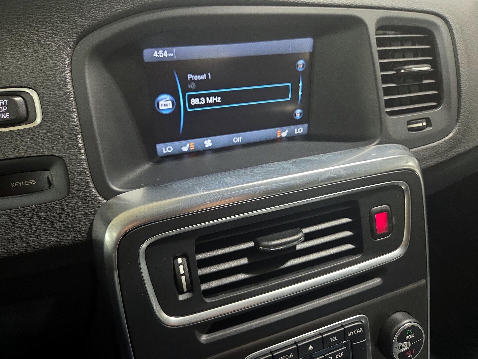 Thumbnail: 2015 Volvo V60 - 15
