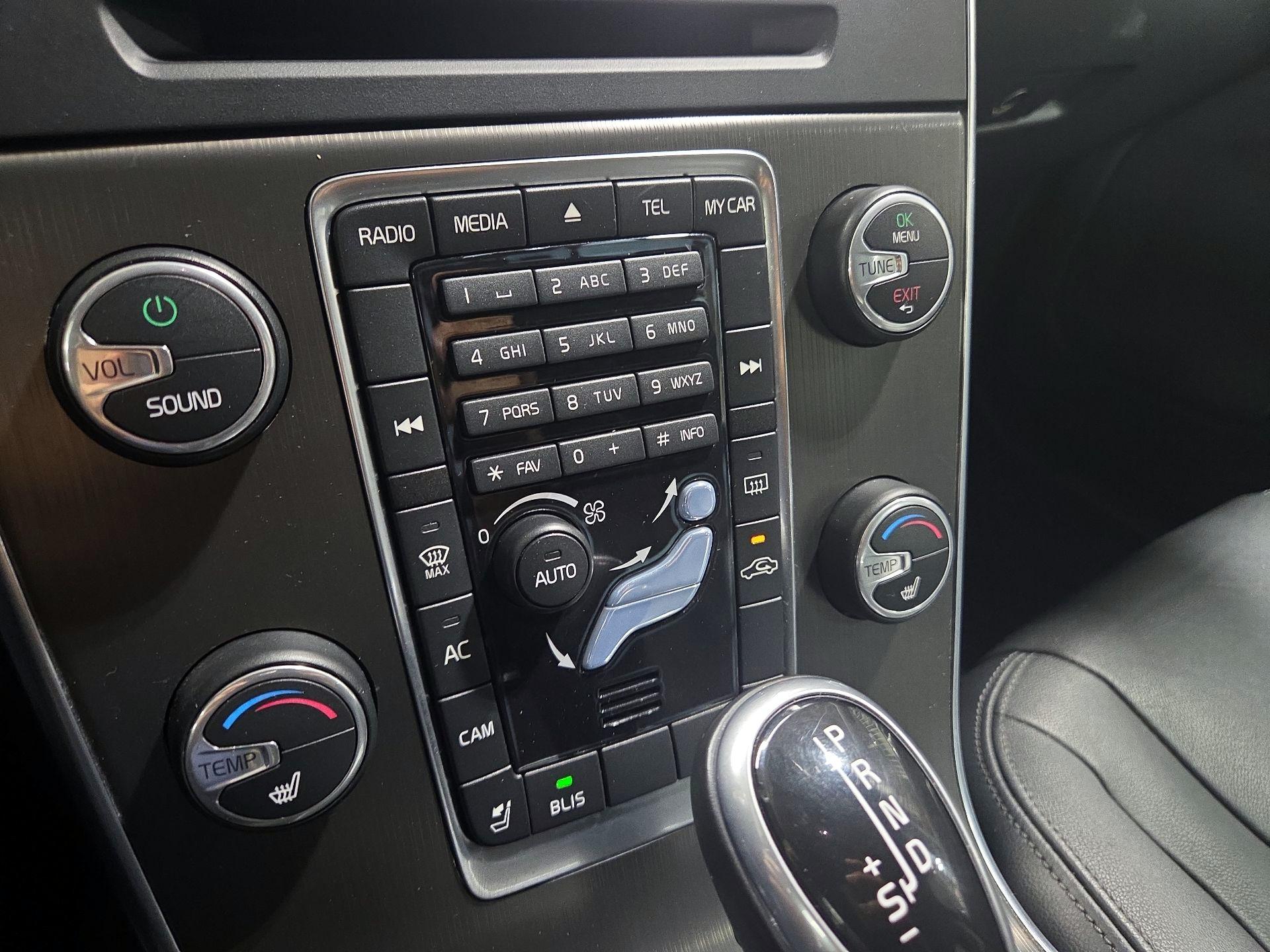 Thumbnail: 2015 Volvo V60 - 16