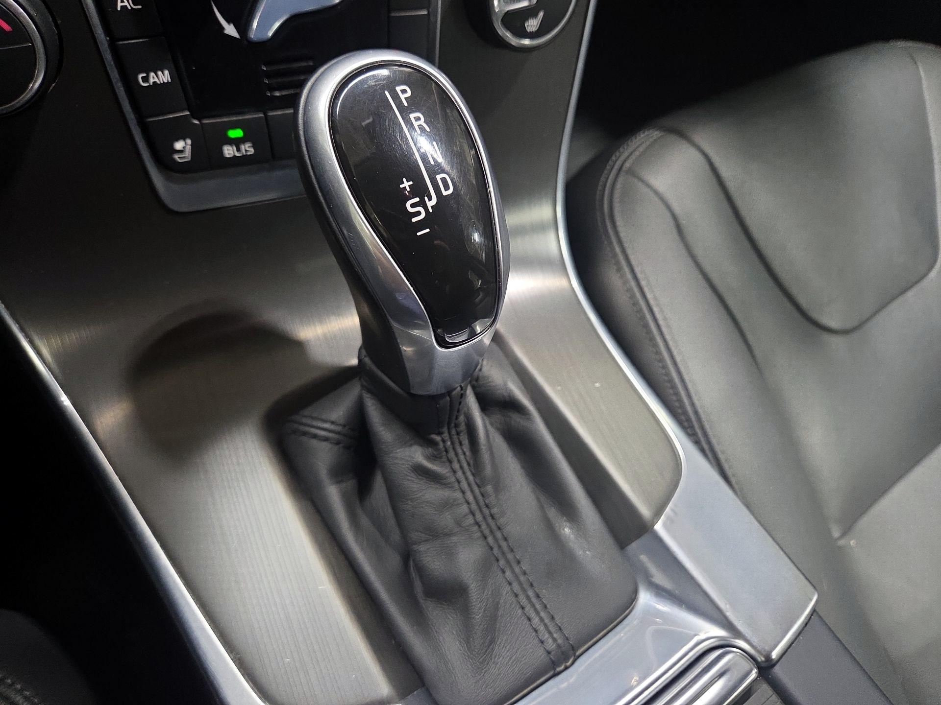 Thumbnail: 2015 Volvo V60 - 17